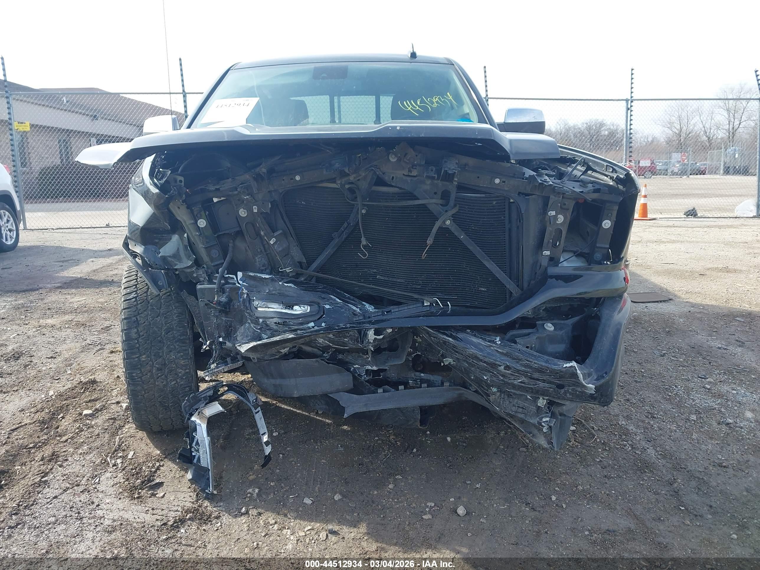 GMC SIERRA image 6