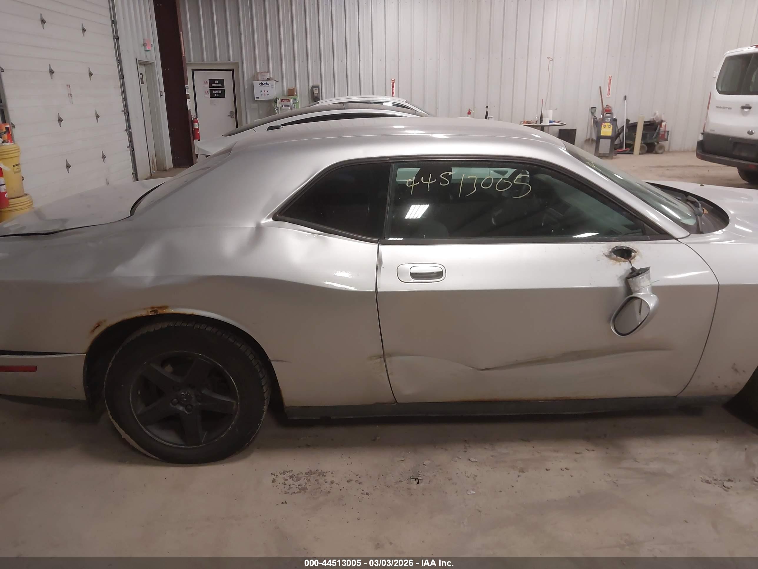 DODGE CHALLENGER image 6