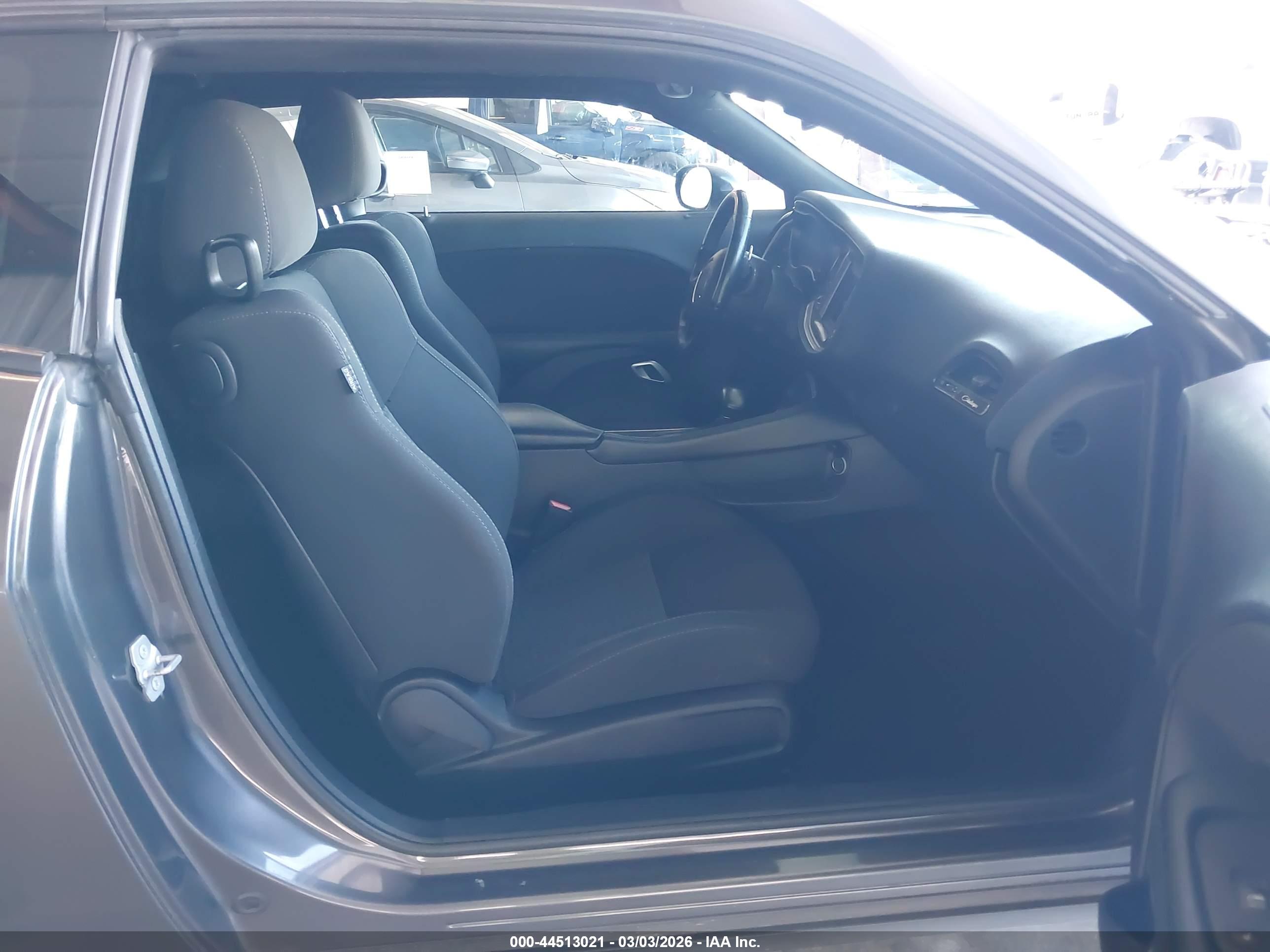 DODGE CHALLENGER image 5