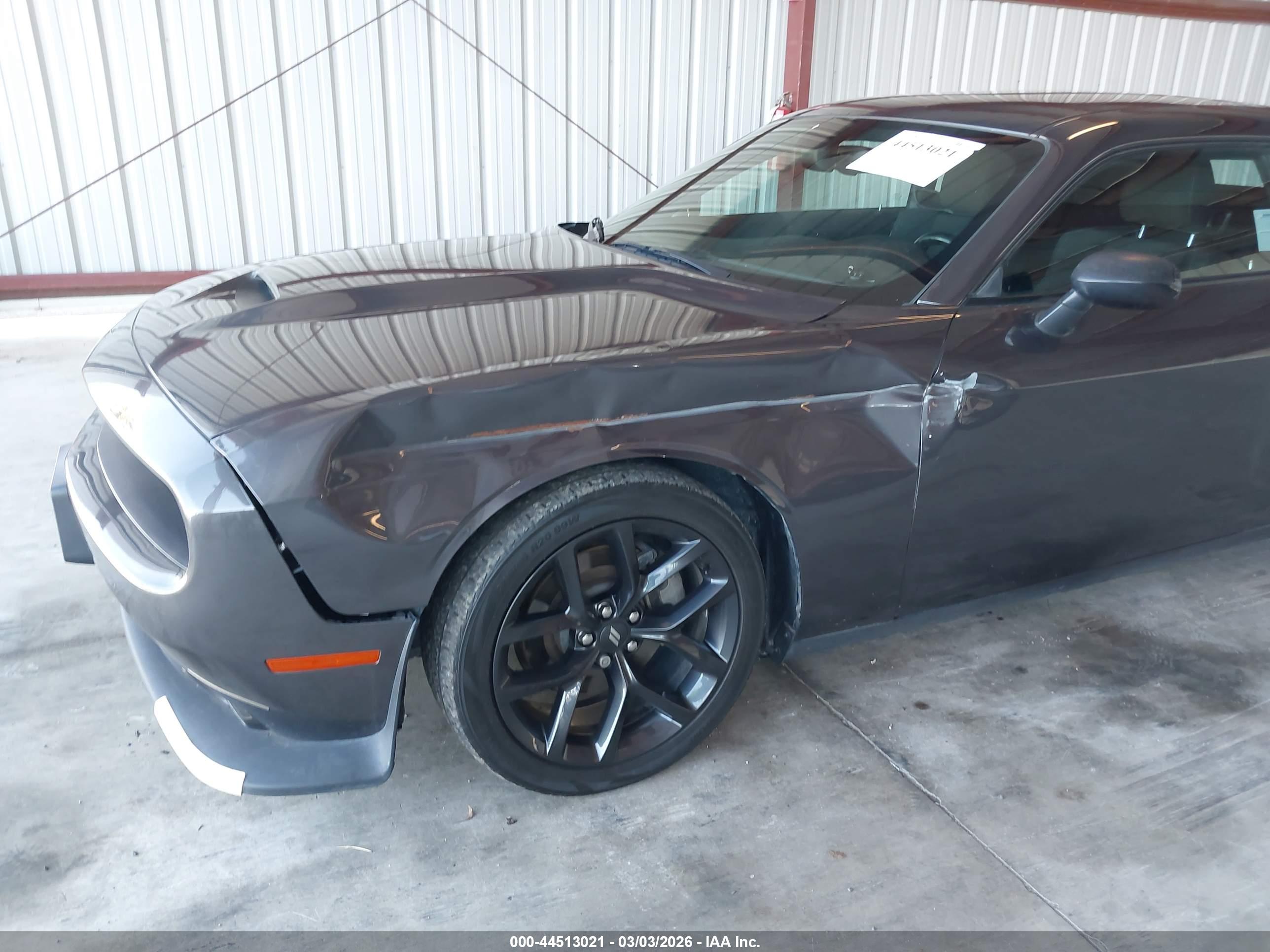 DODGE CHALLENGER image 6