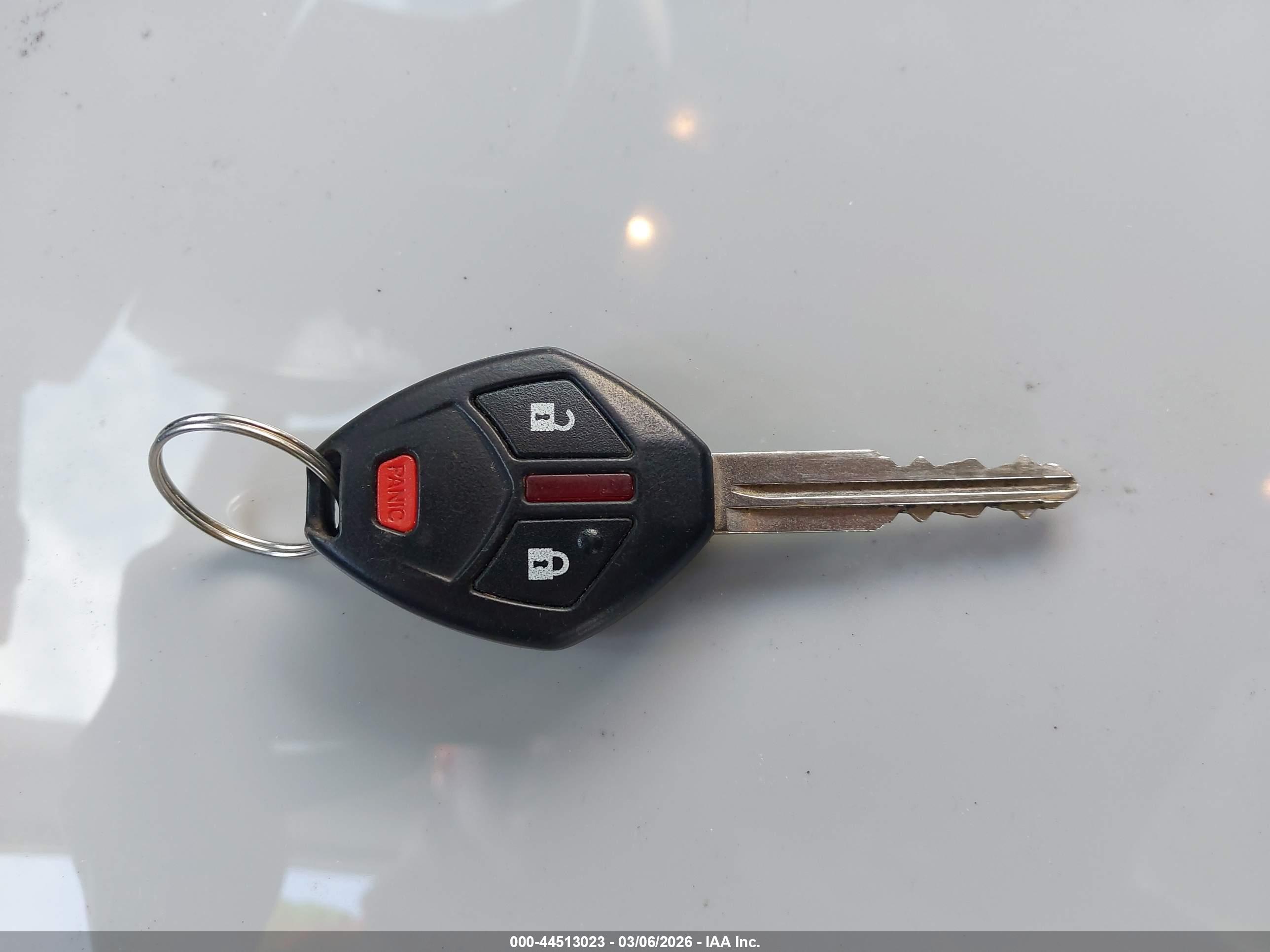 MITSUBISHI OUTLANDER image 11