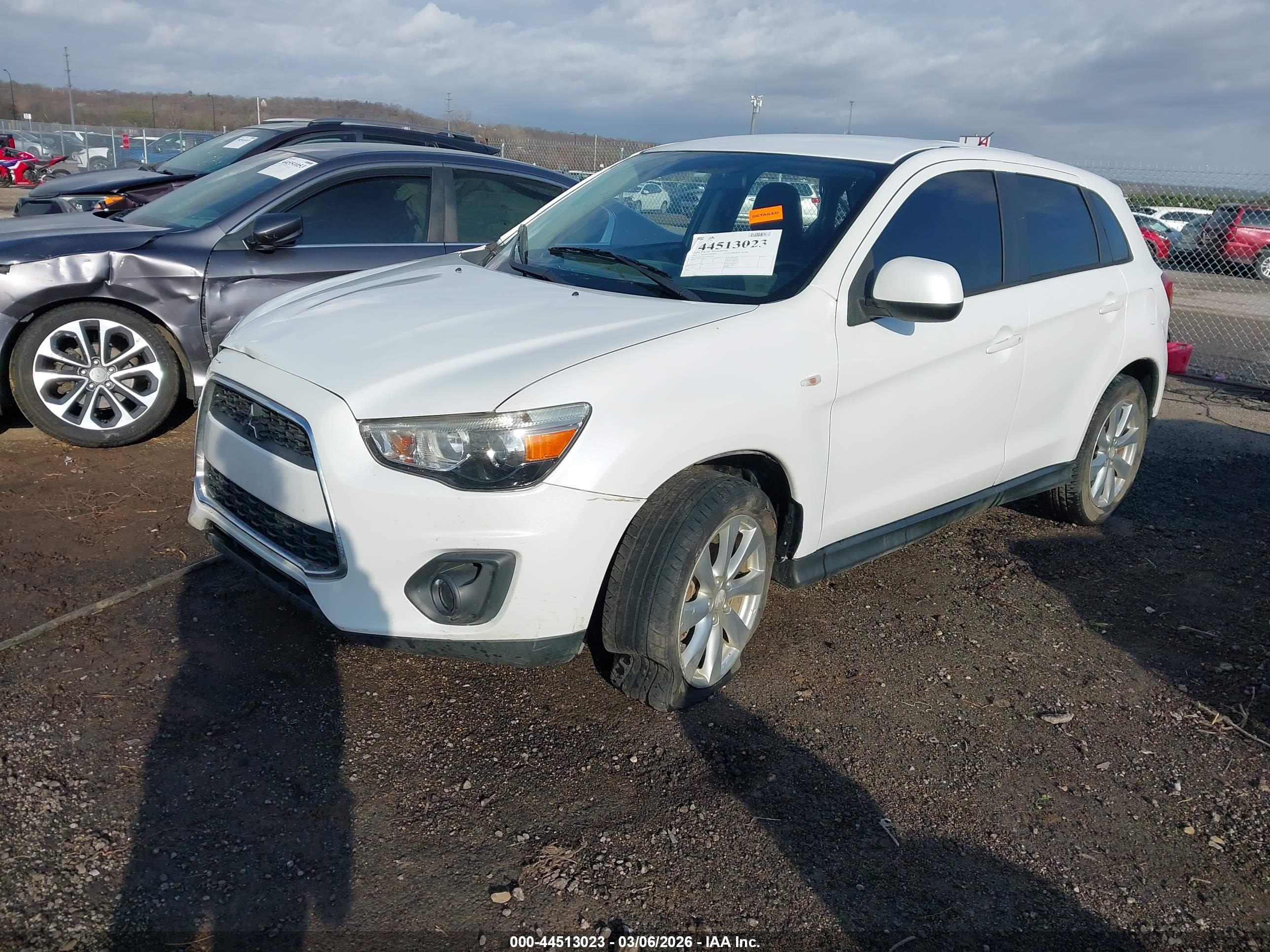MITSUBISHI OUTLANDER image 2