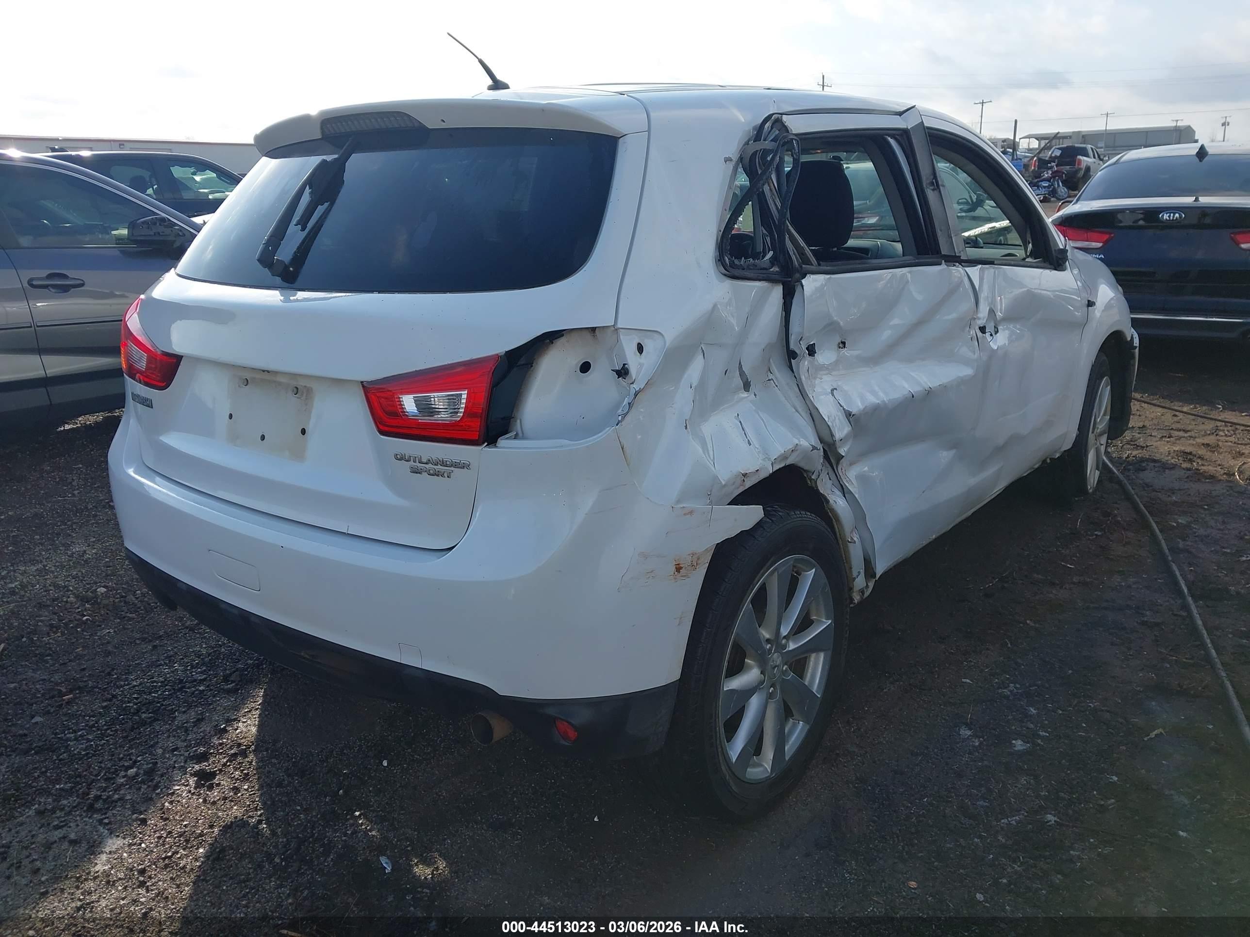 MITSUBISHI OUTLANDER image 4
