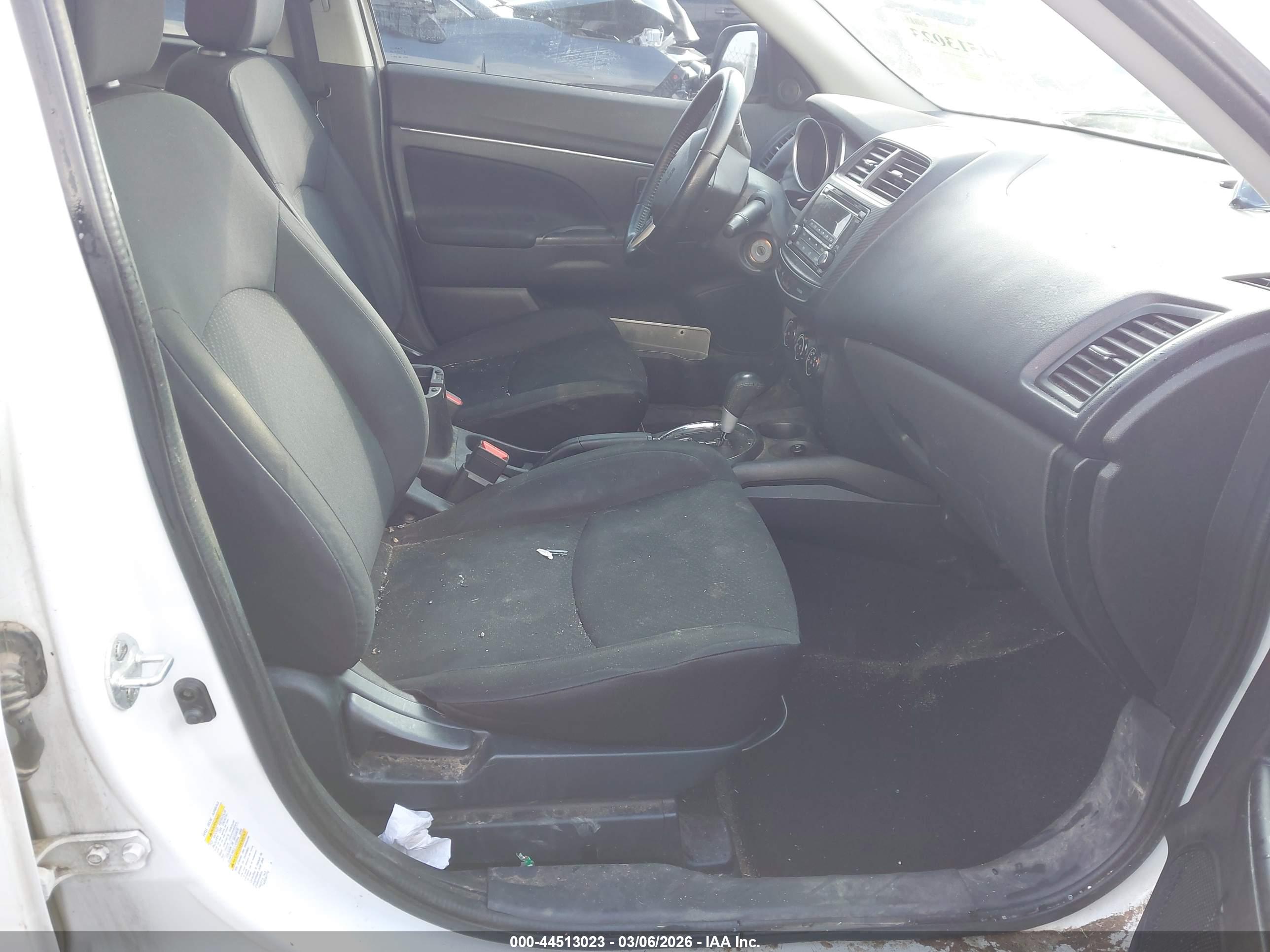 MITSUBISHI OUTLANDER image 5
