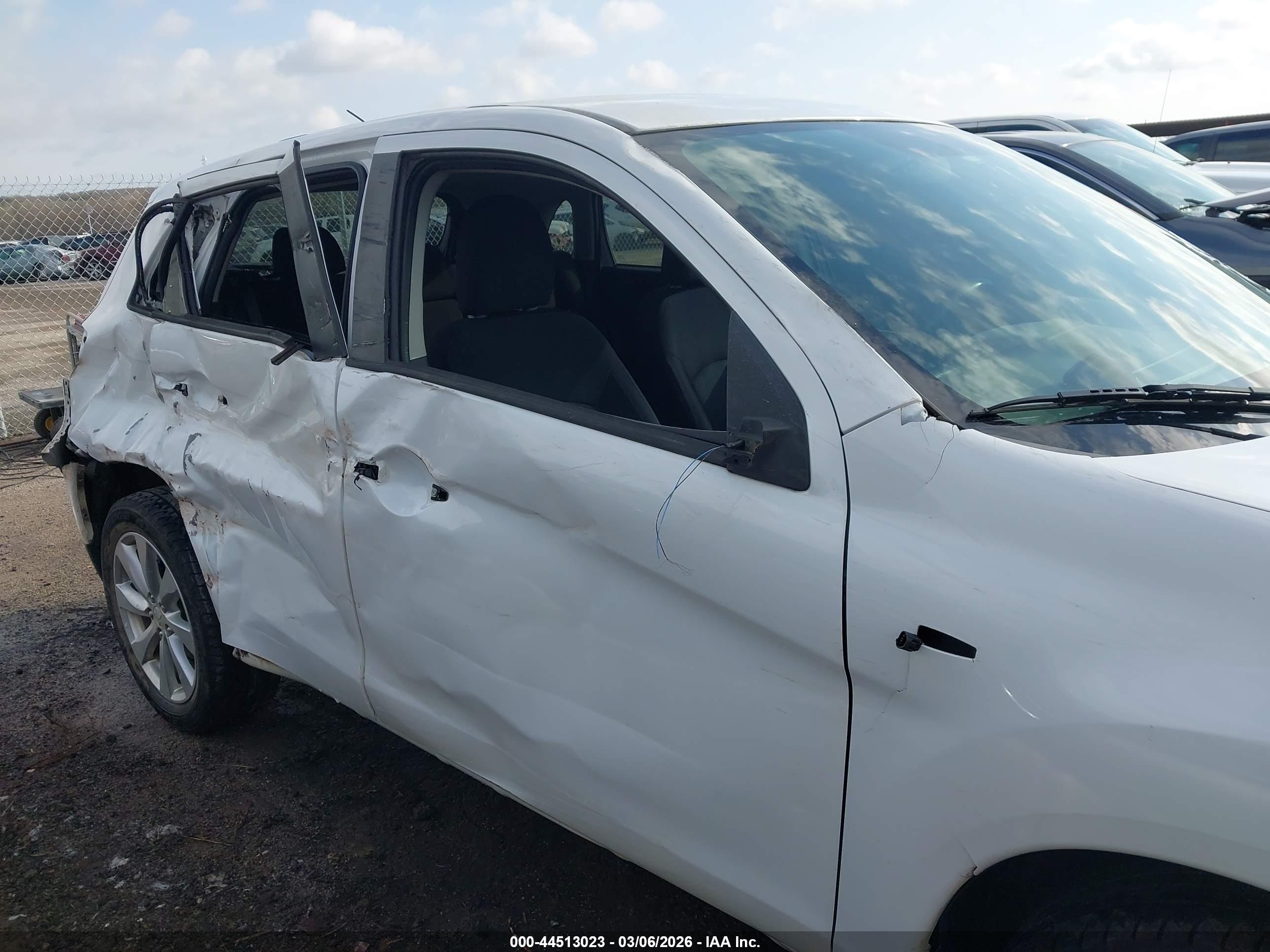 MITSUBISHI OUTLANDER image 6