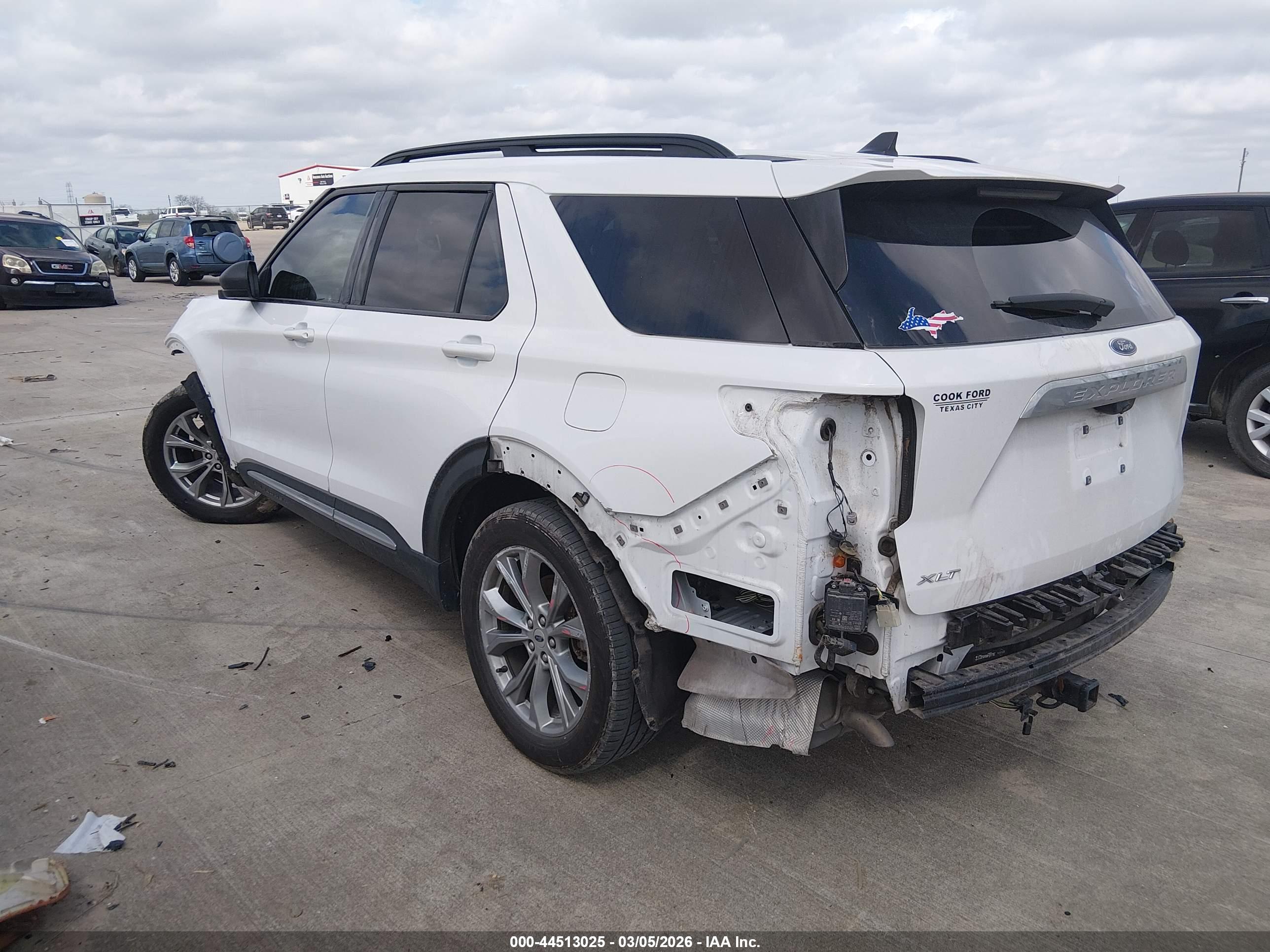 FORD EXPLORER image 3