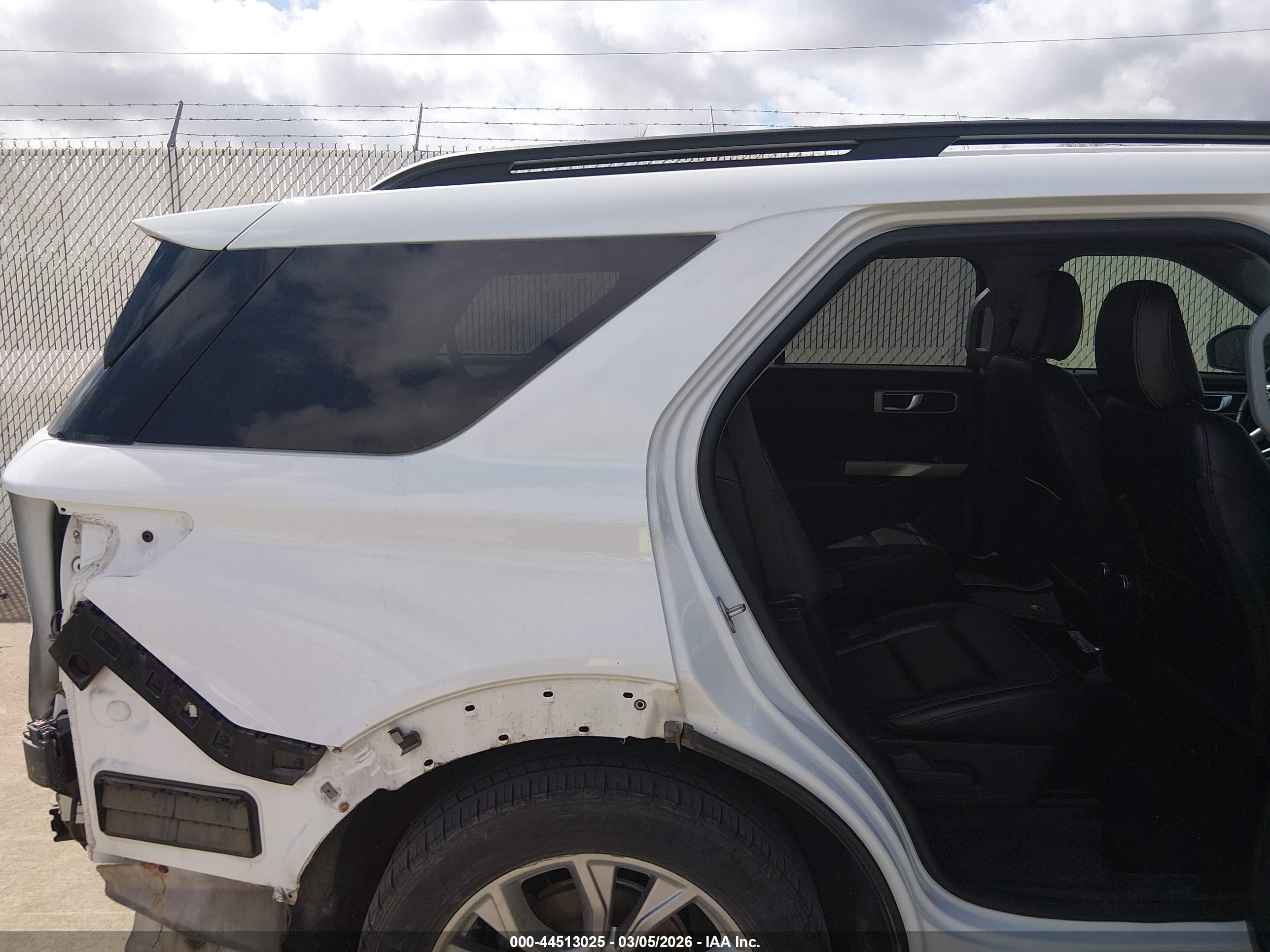 FORD EXPLORER image 8