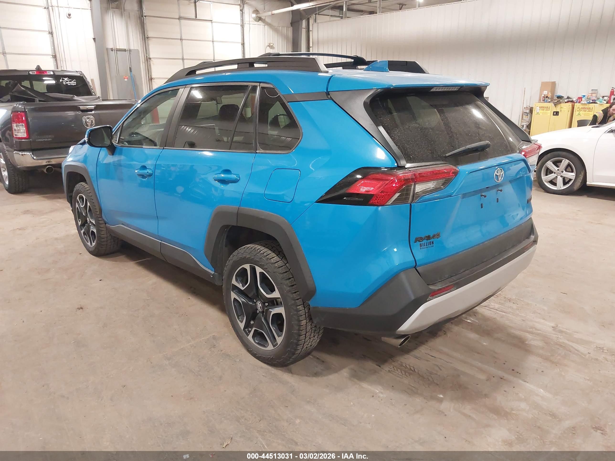 TOYOTA RAV4 image 3