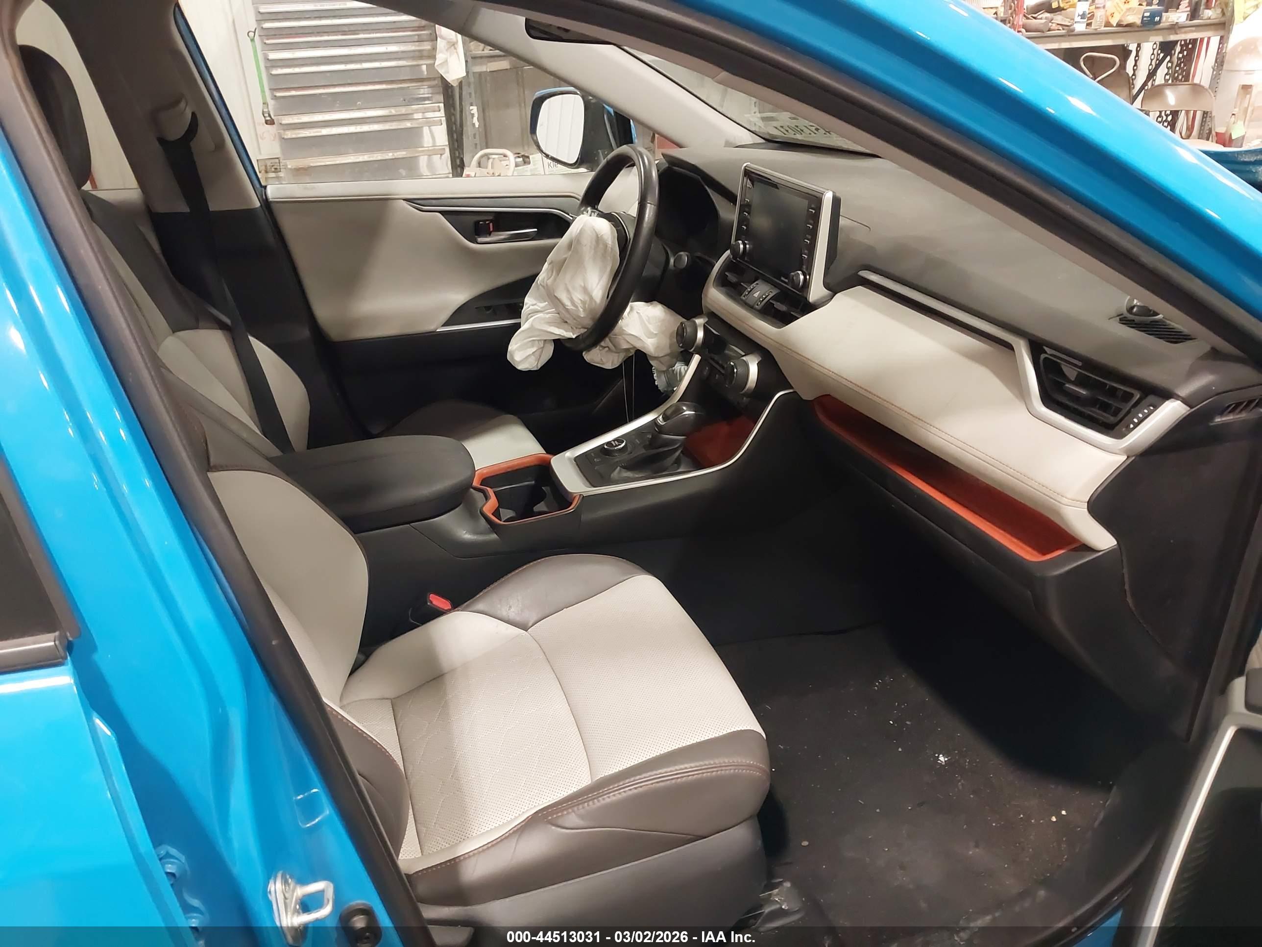 TOYOTA RAV4 image 5