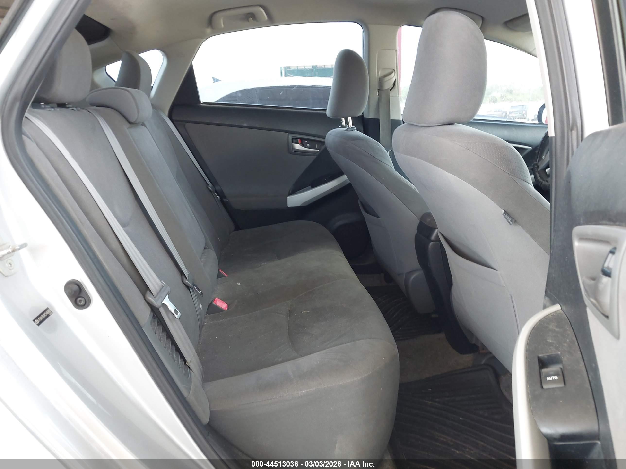 TOYOTA PRIUS image 8