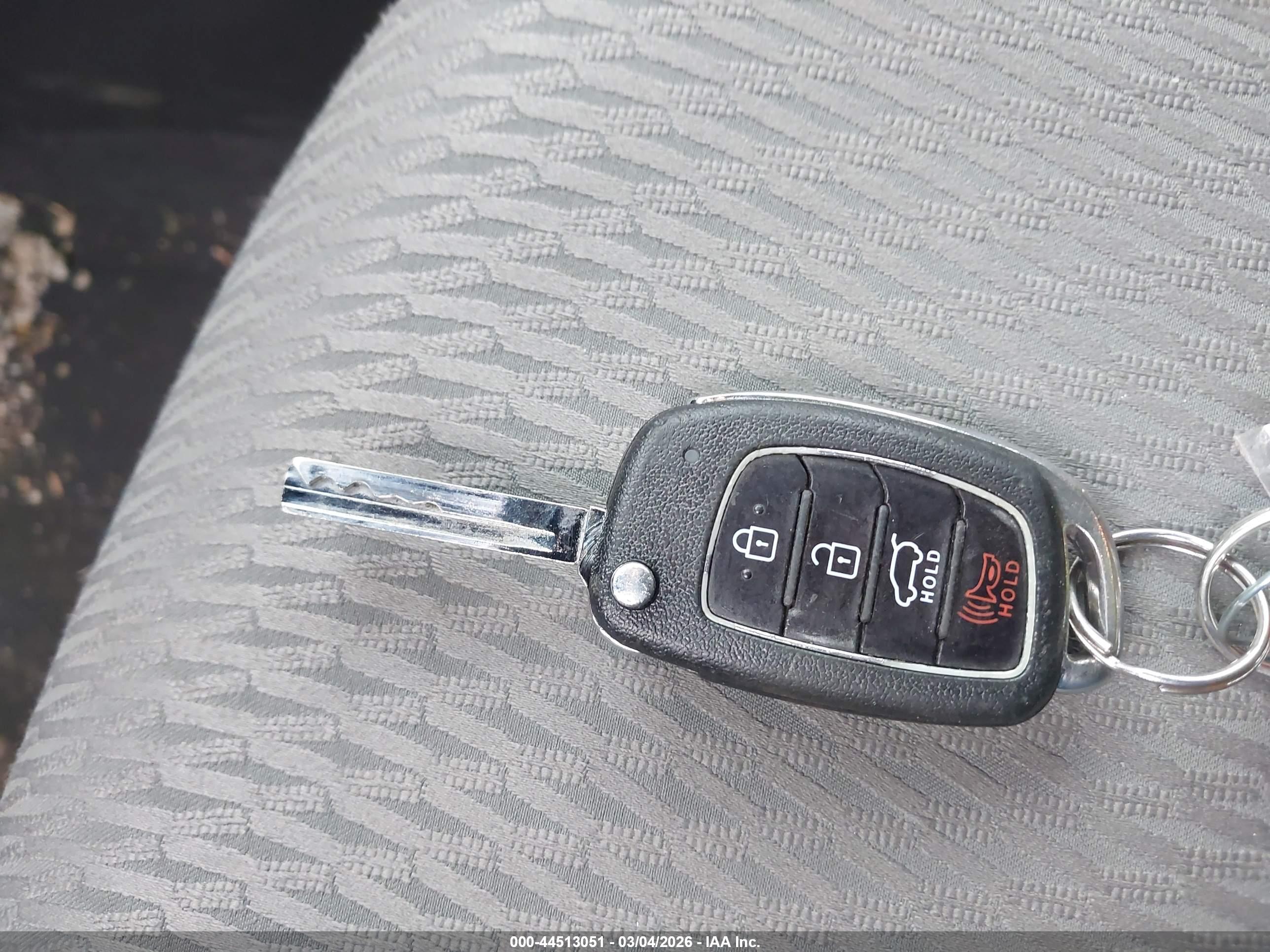HYUNDAI SANTA image 11