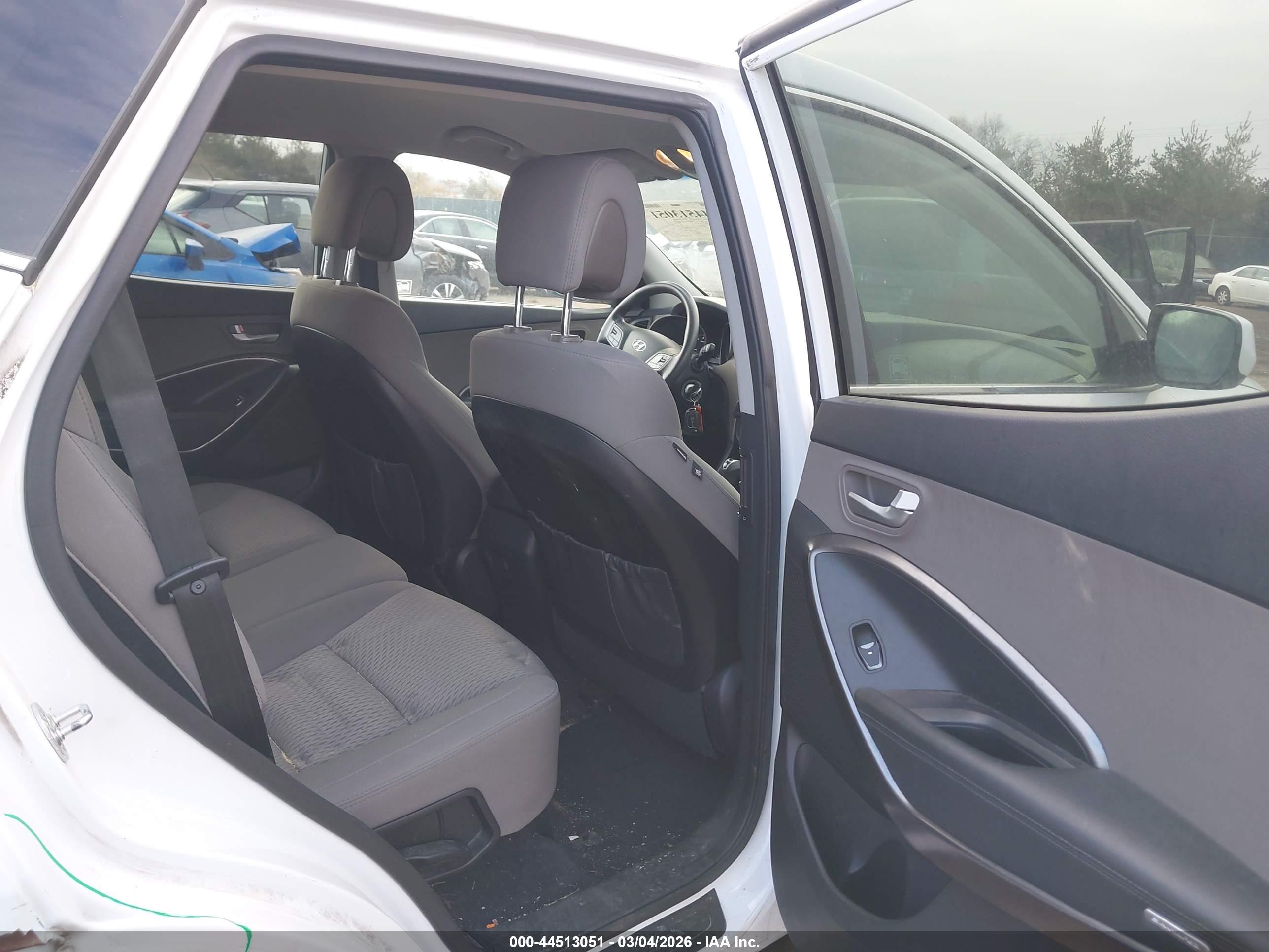 HYUNDAI SANTA image 8