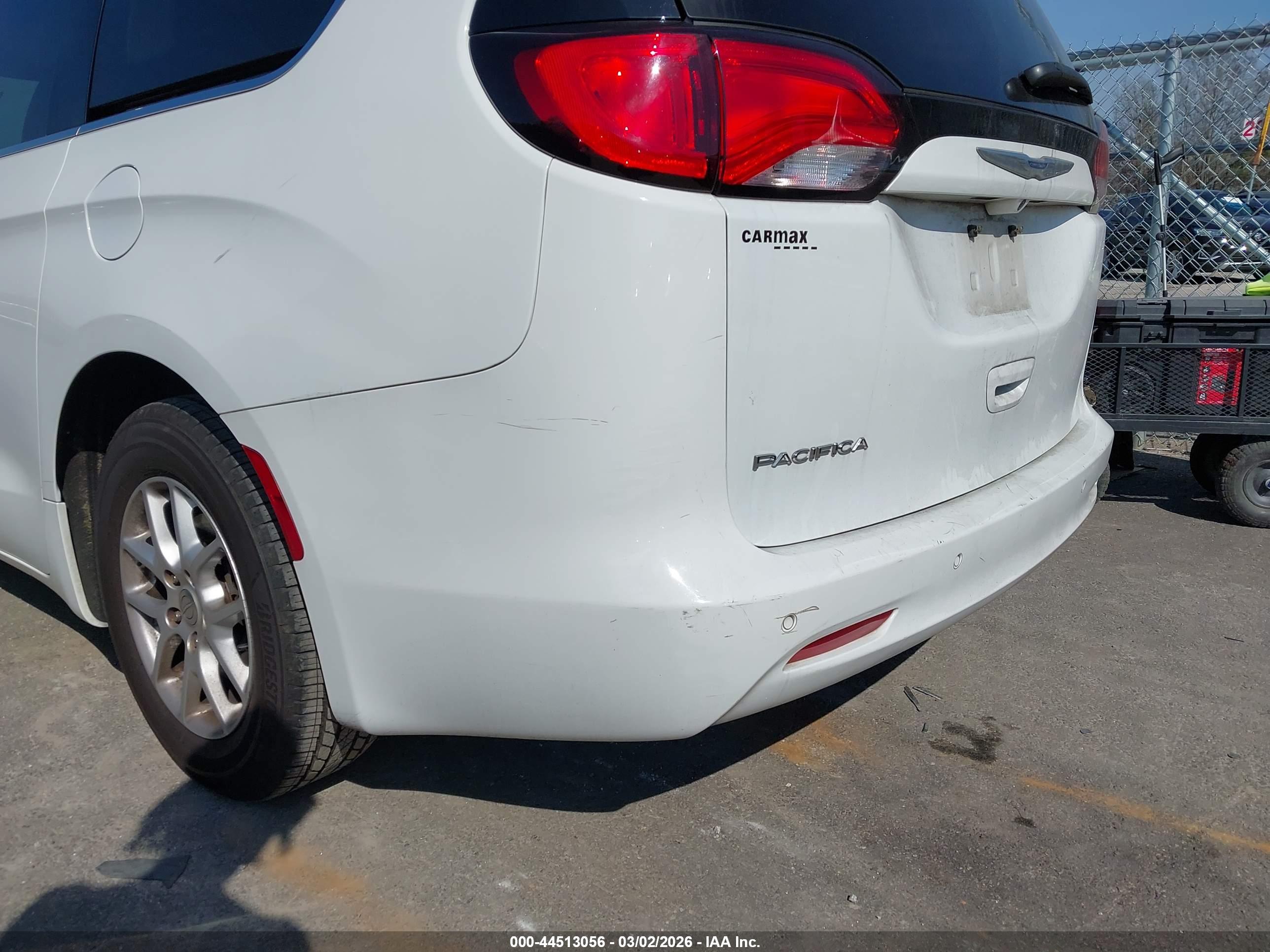 CHRYSLER PACIFICA image 6