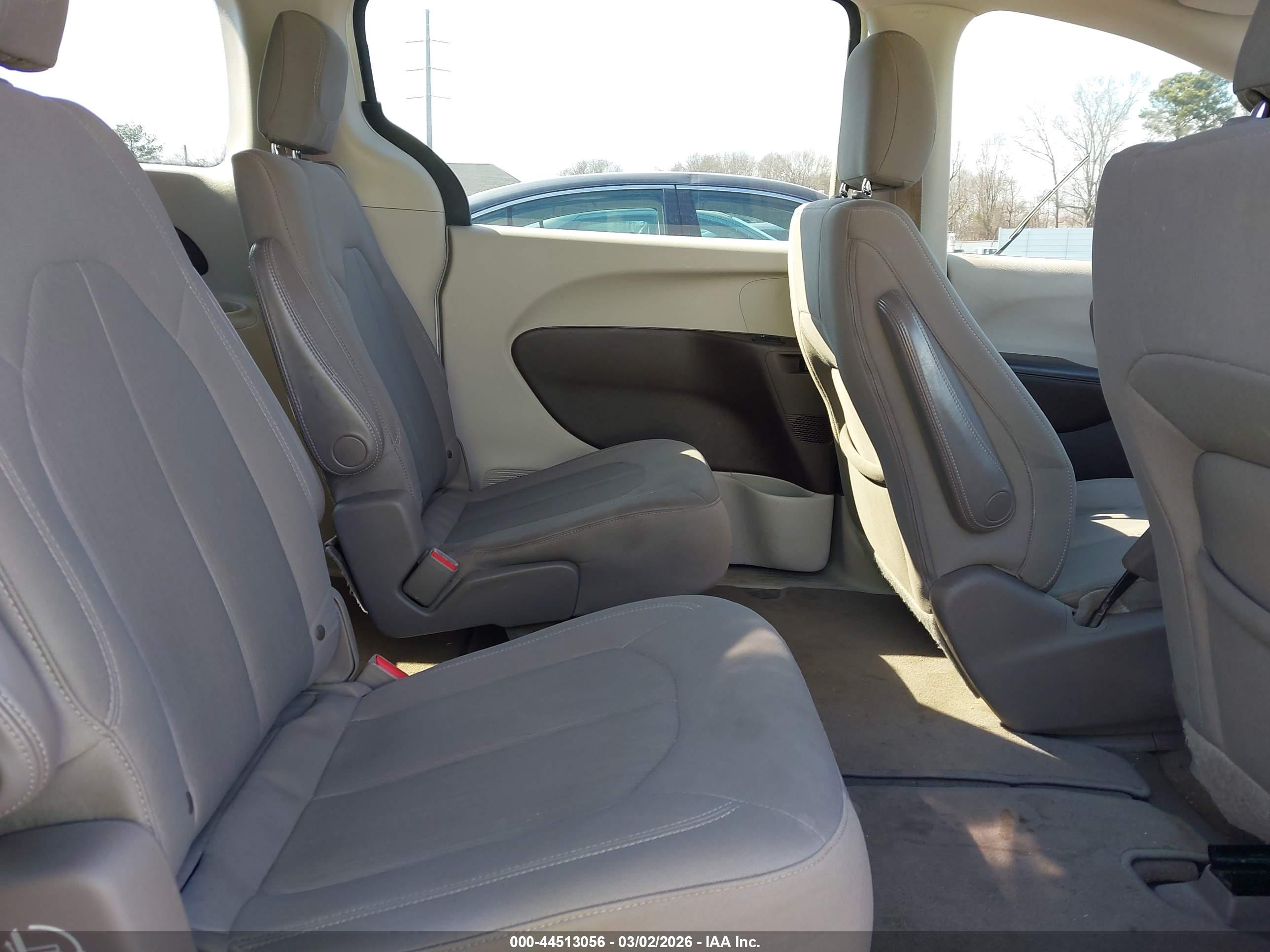 CHRYSLER PACIFICA image 8