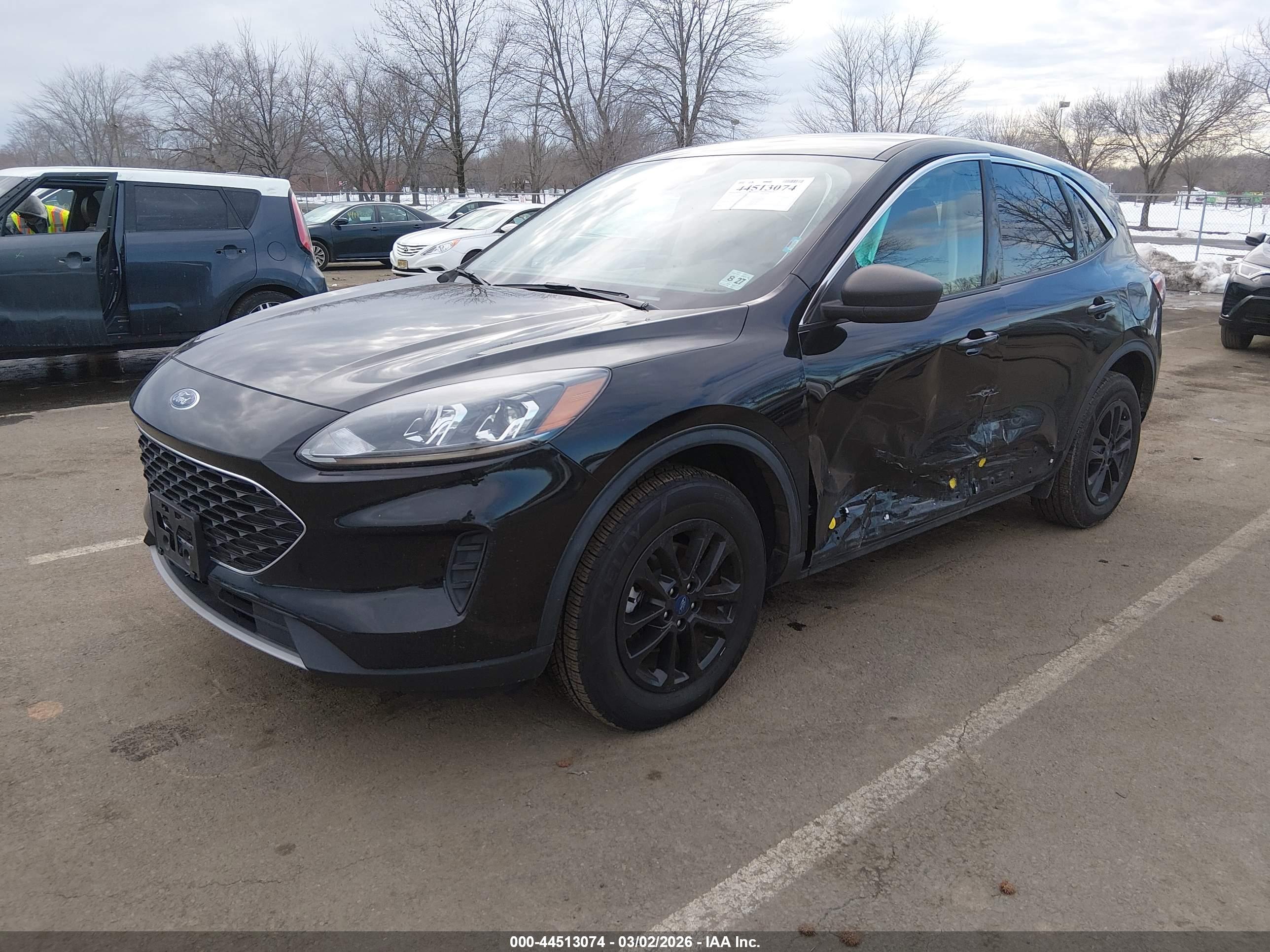 FORD ESCAPE image 2