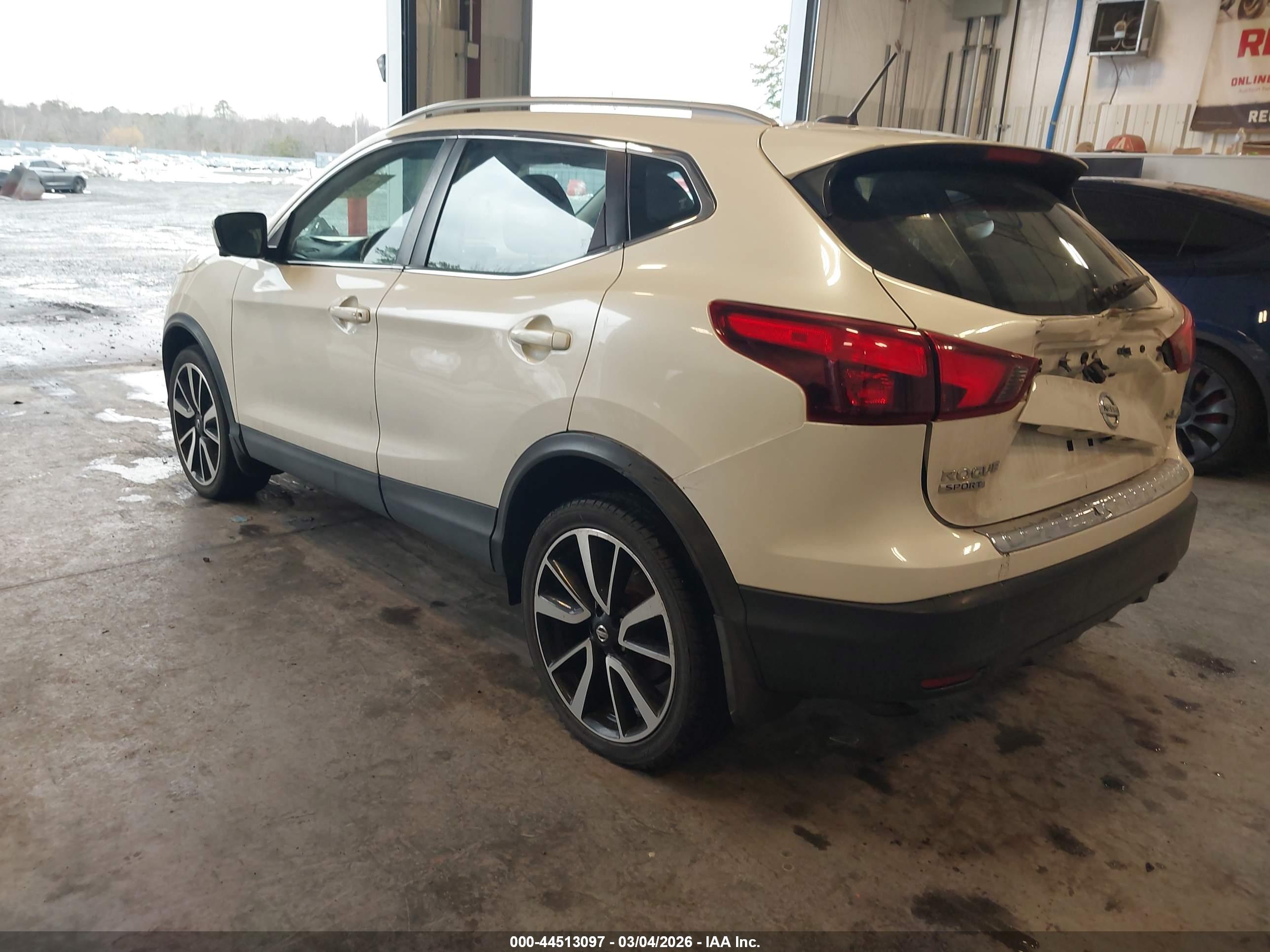 NISSAN ROGUE image 3