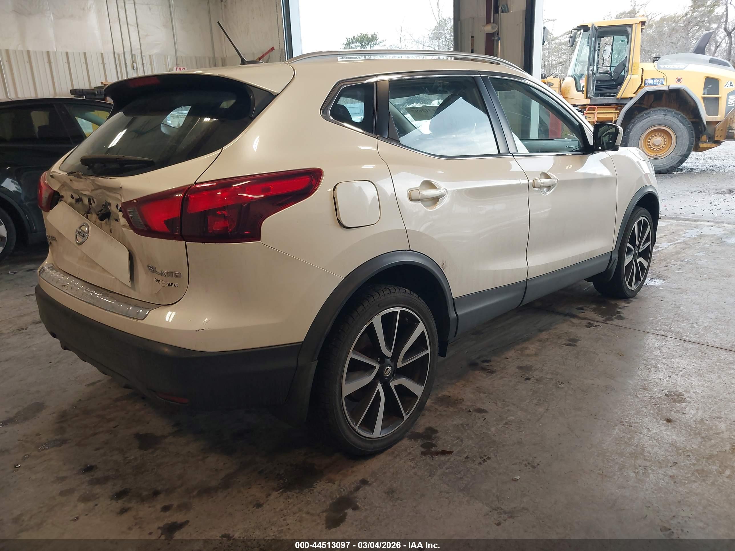 NISSAN ROGUE image 4