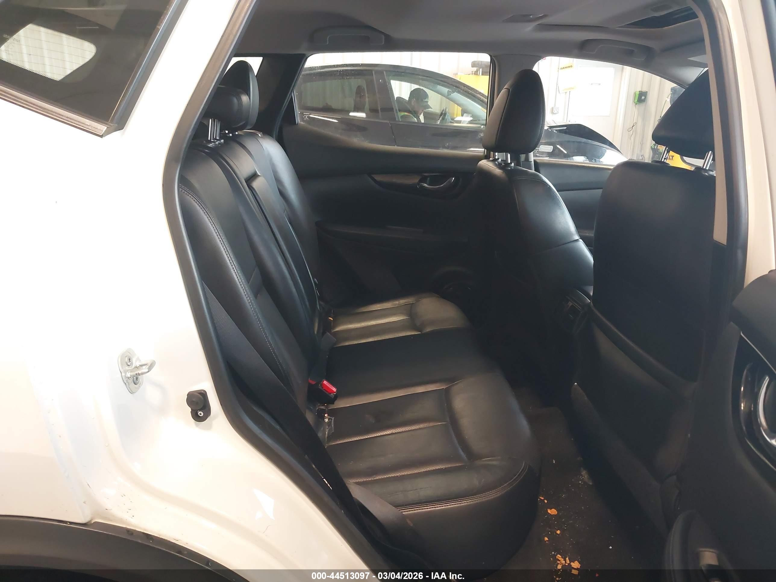 NISSAN ROGUE image 8