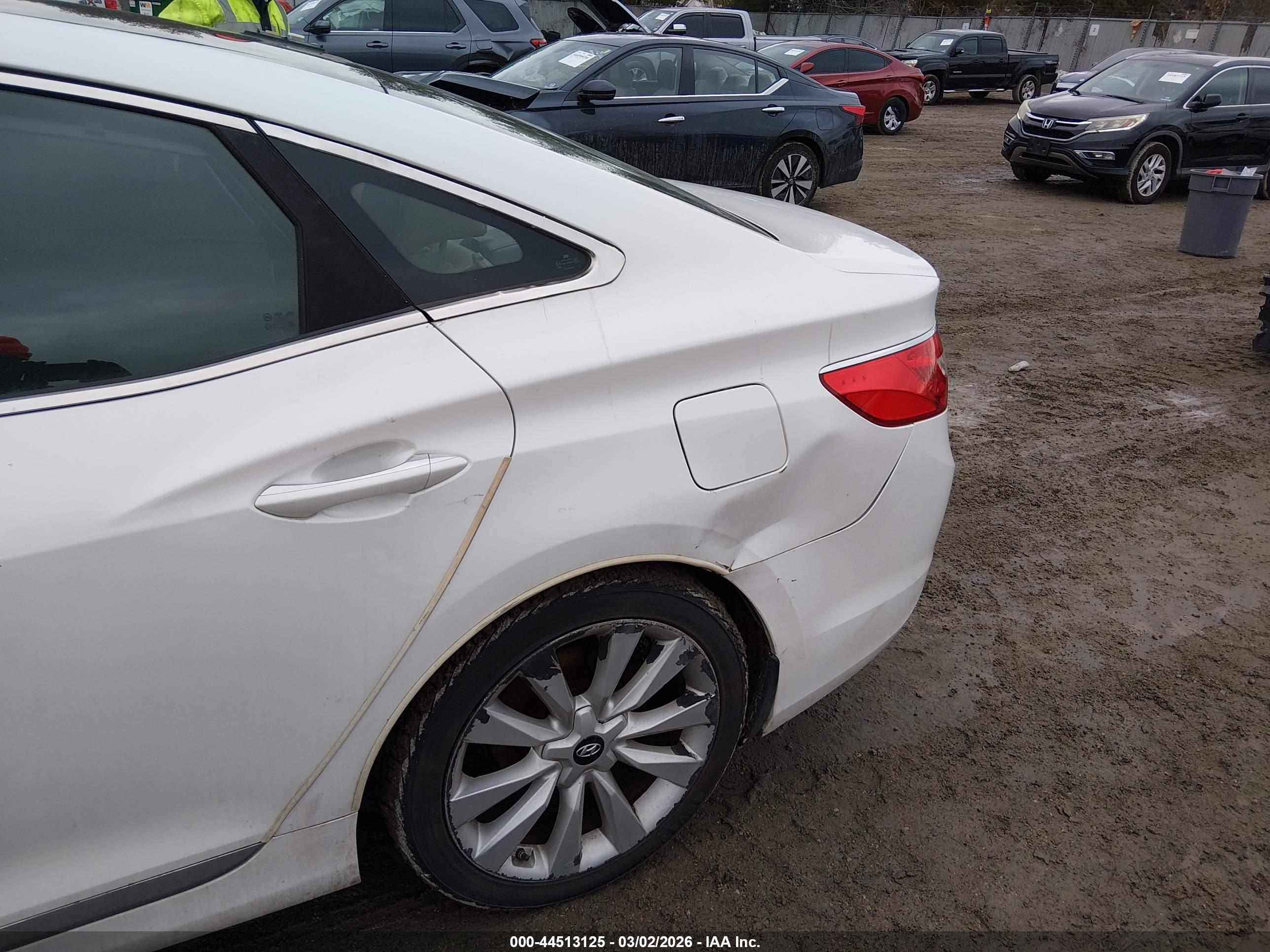 HYUNDAI AZERA image 6
