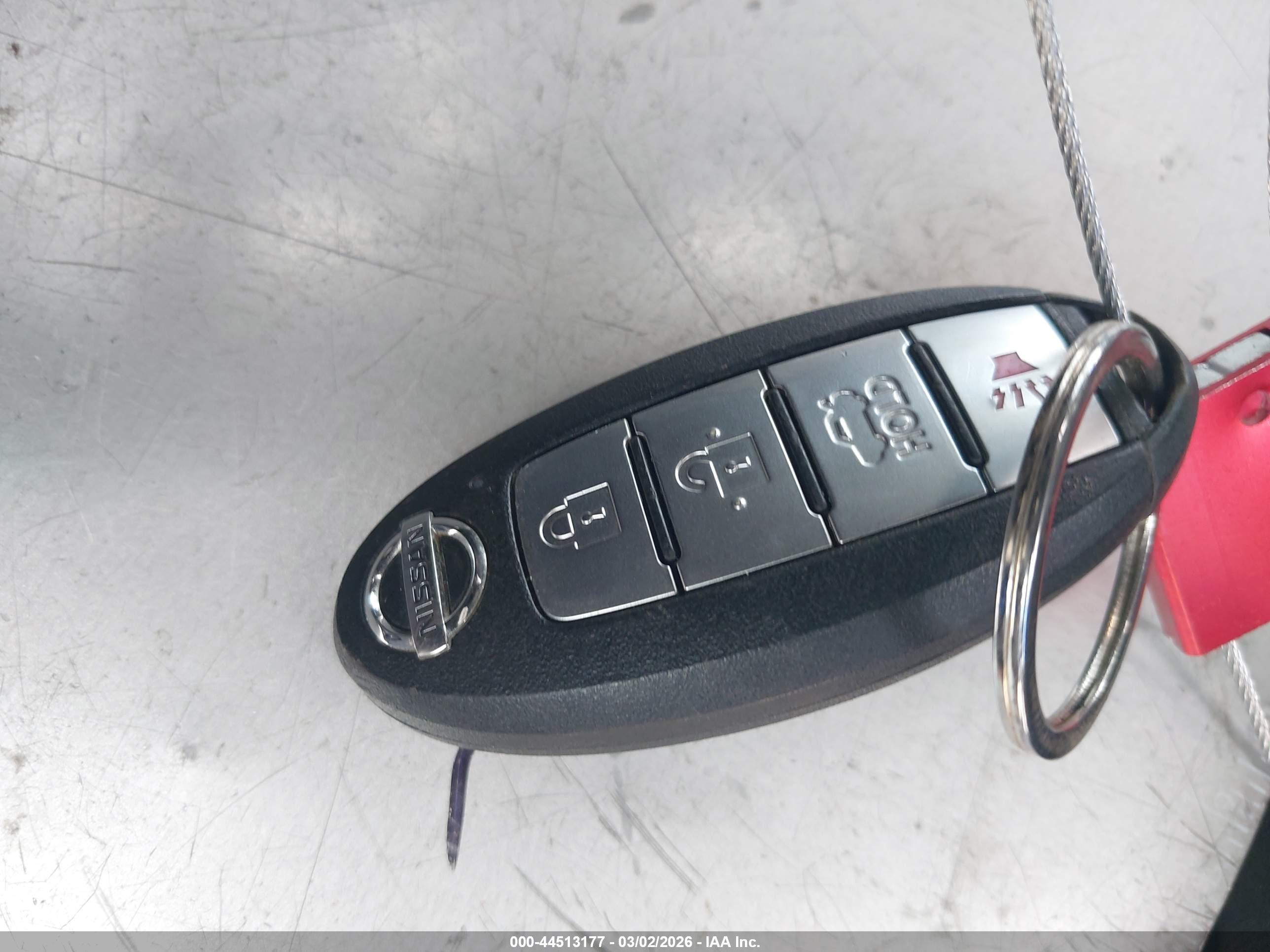 NISSAN VERSA image 11