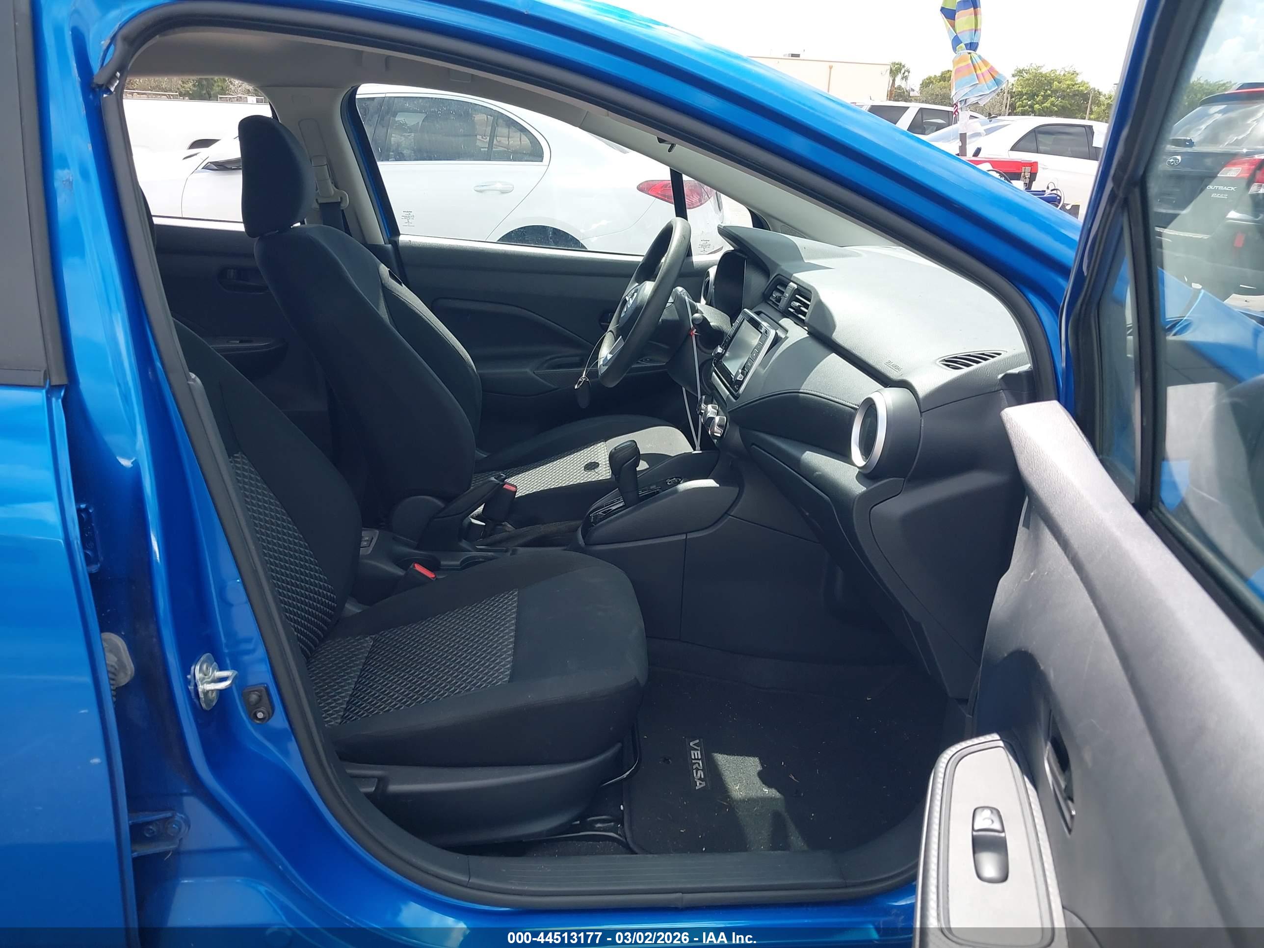 NISSAN VERSA image 5