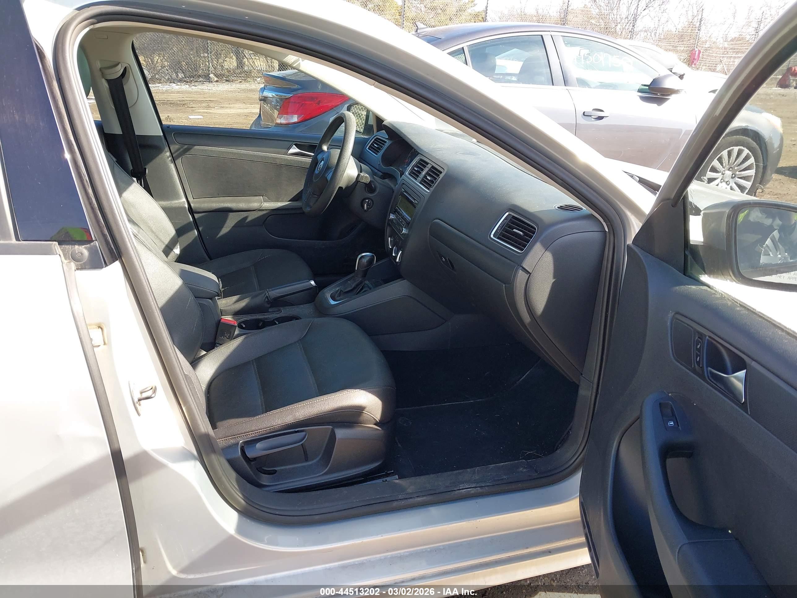 VOLKSWAGEN JETTA image 5