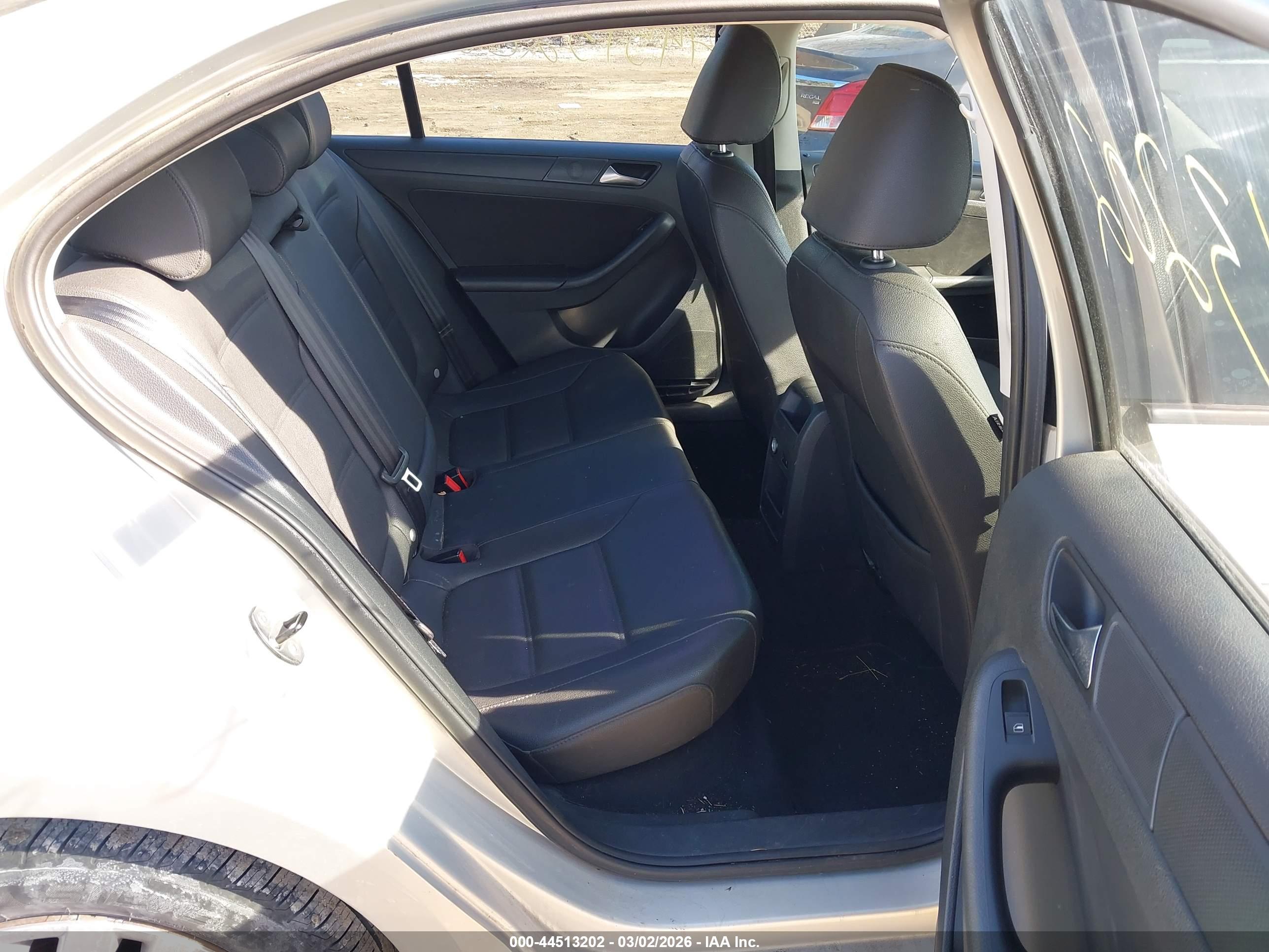VOLKSWAGEN JETTA image 8