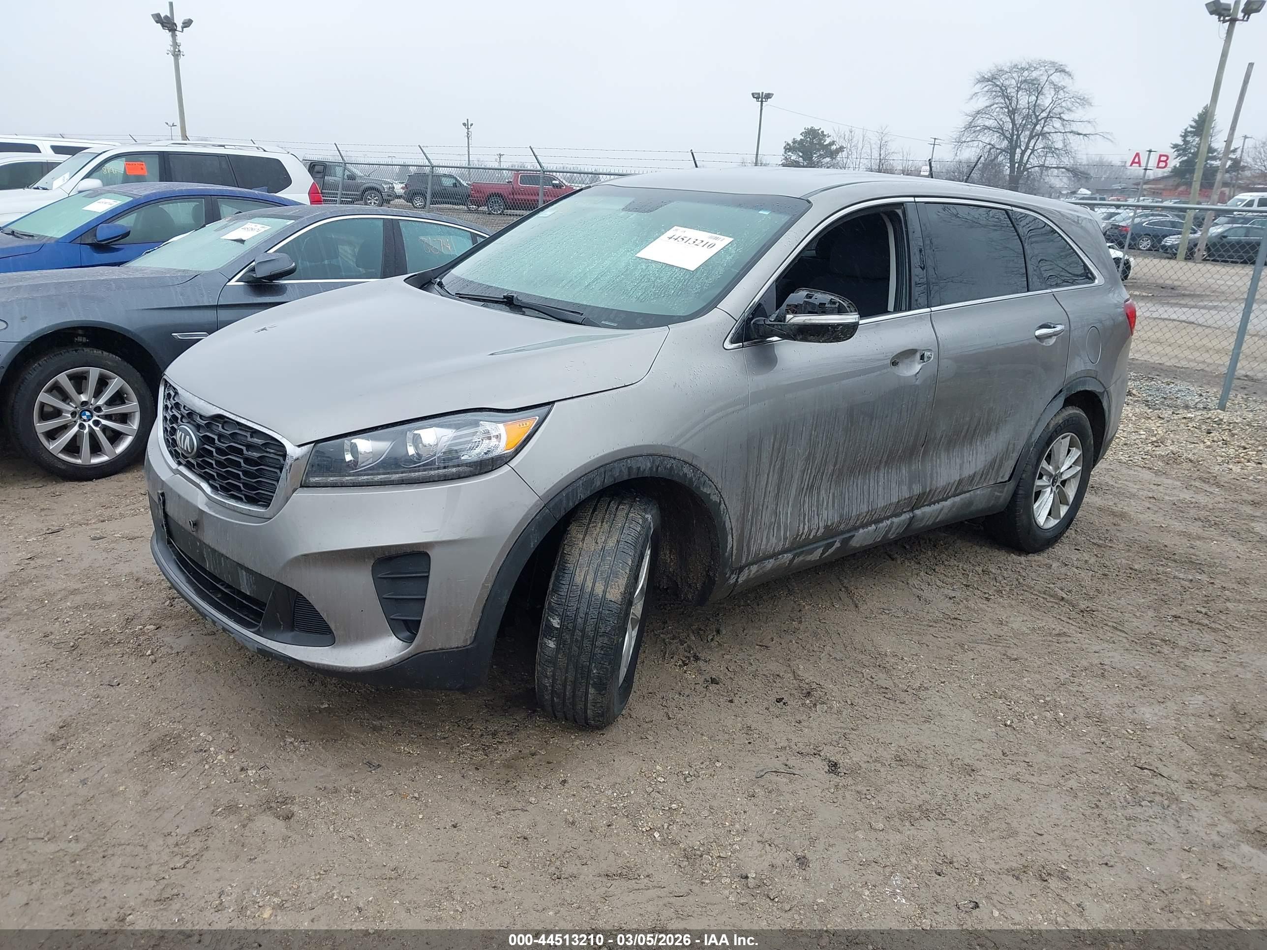 KIA SORENTO image 2