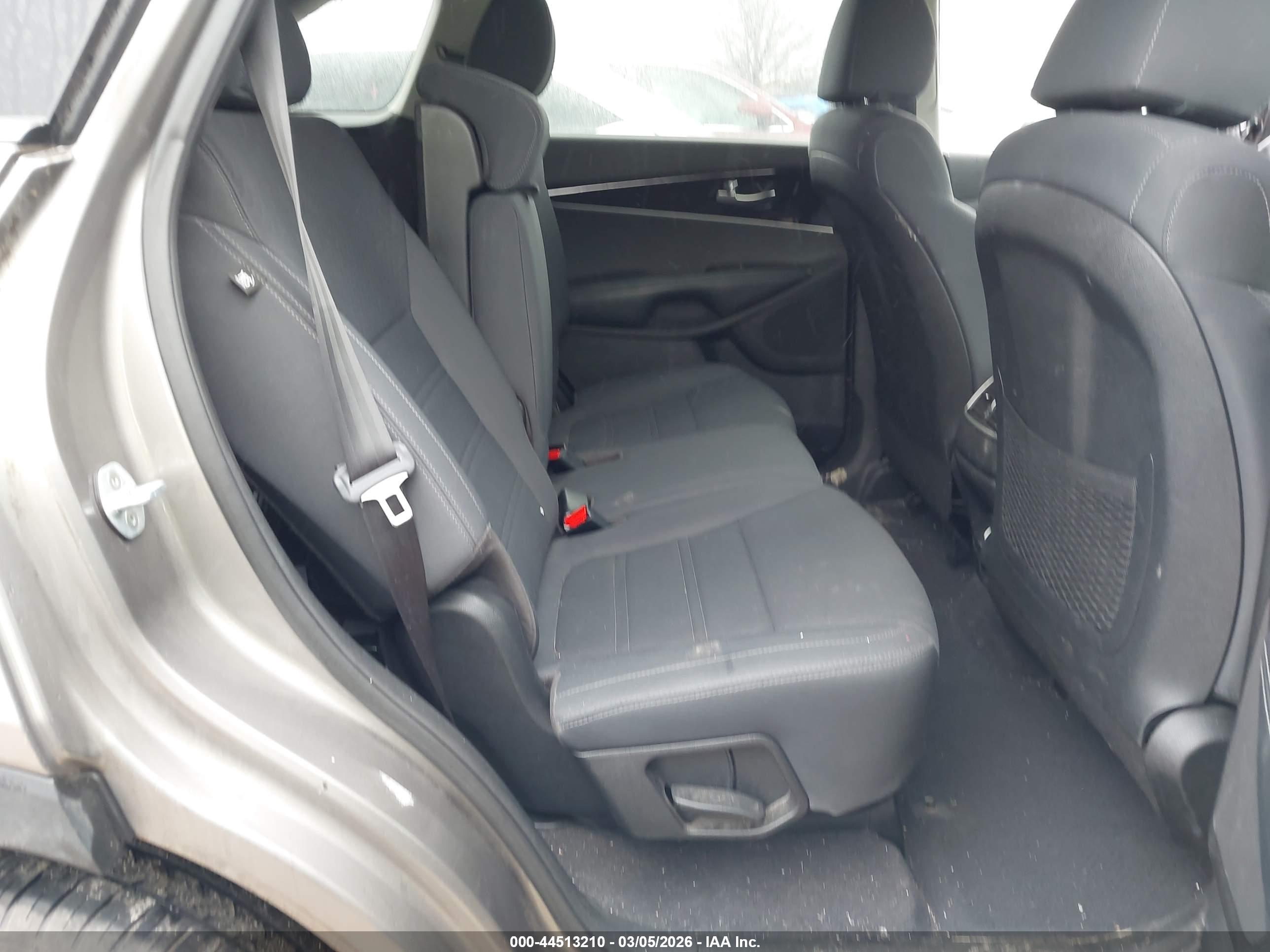 KIA SORENTO image 8