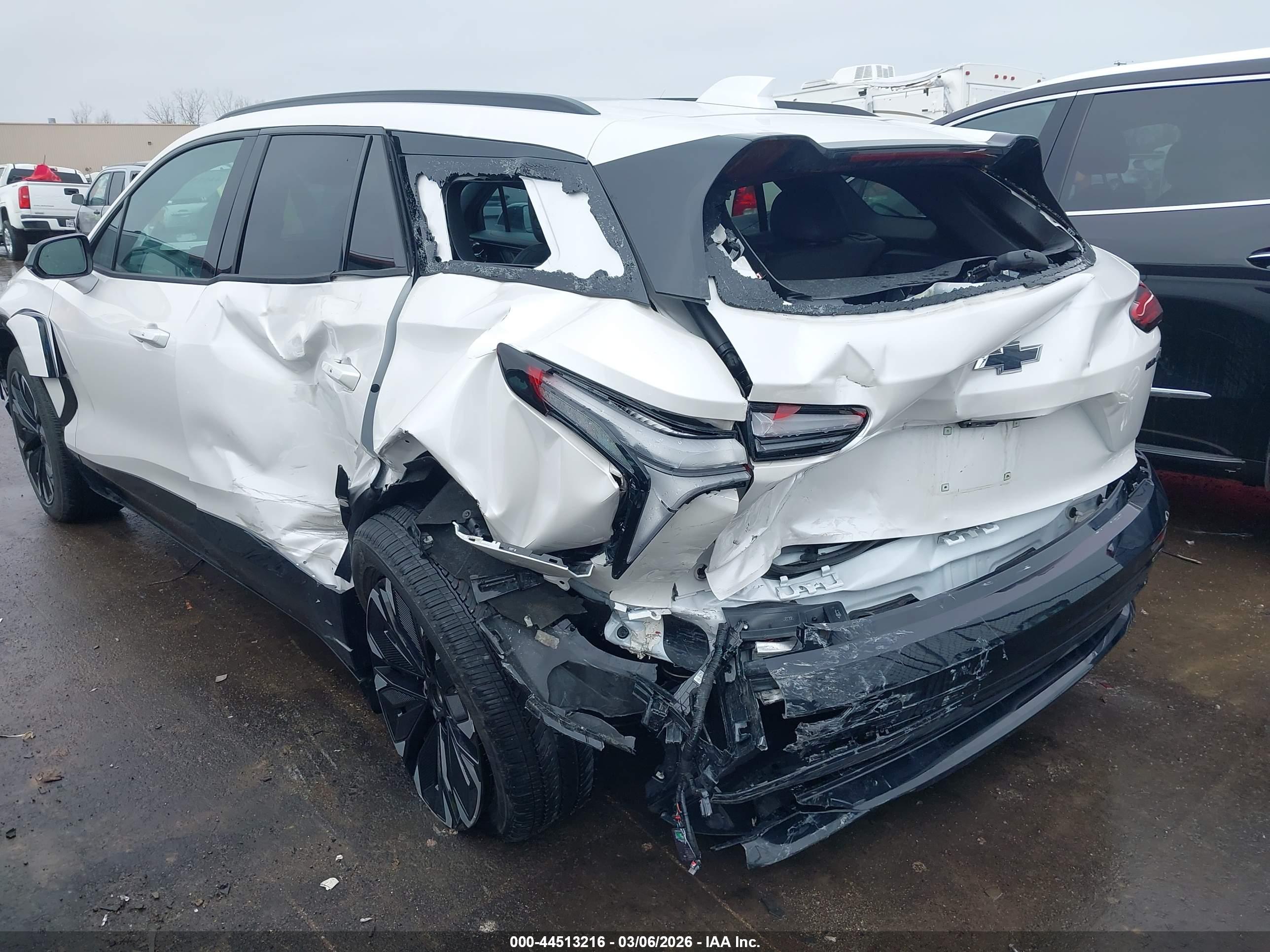 CHEVROLET BLAZER image 6