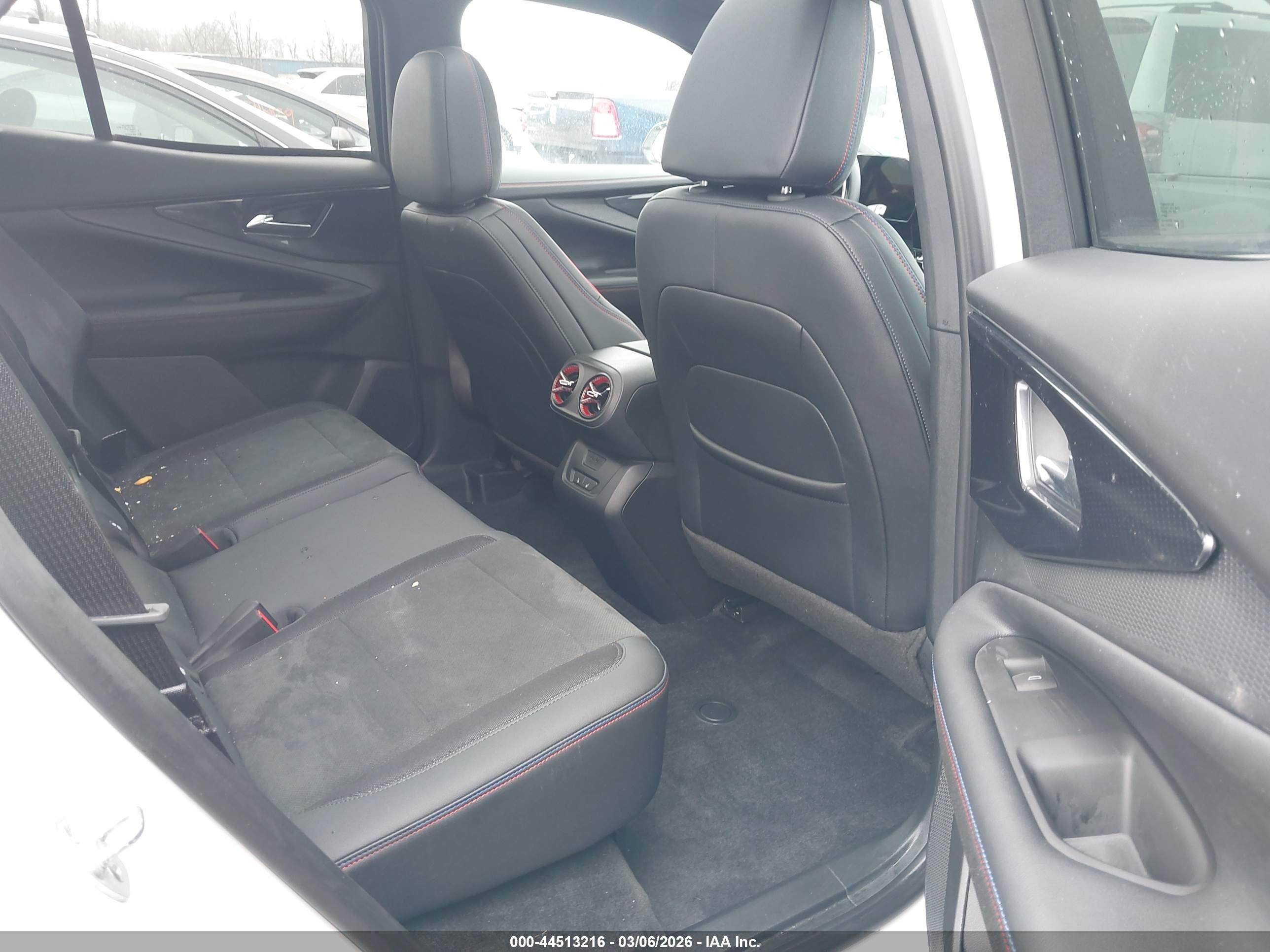 CHEVROLET BLAZER image 8