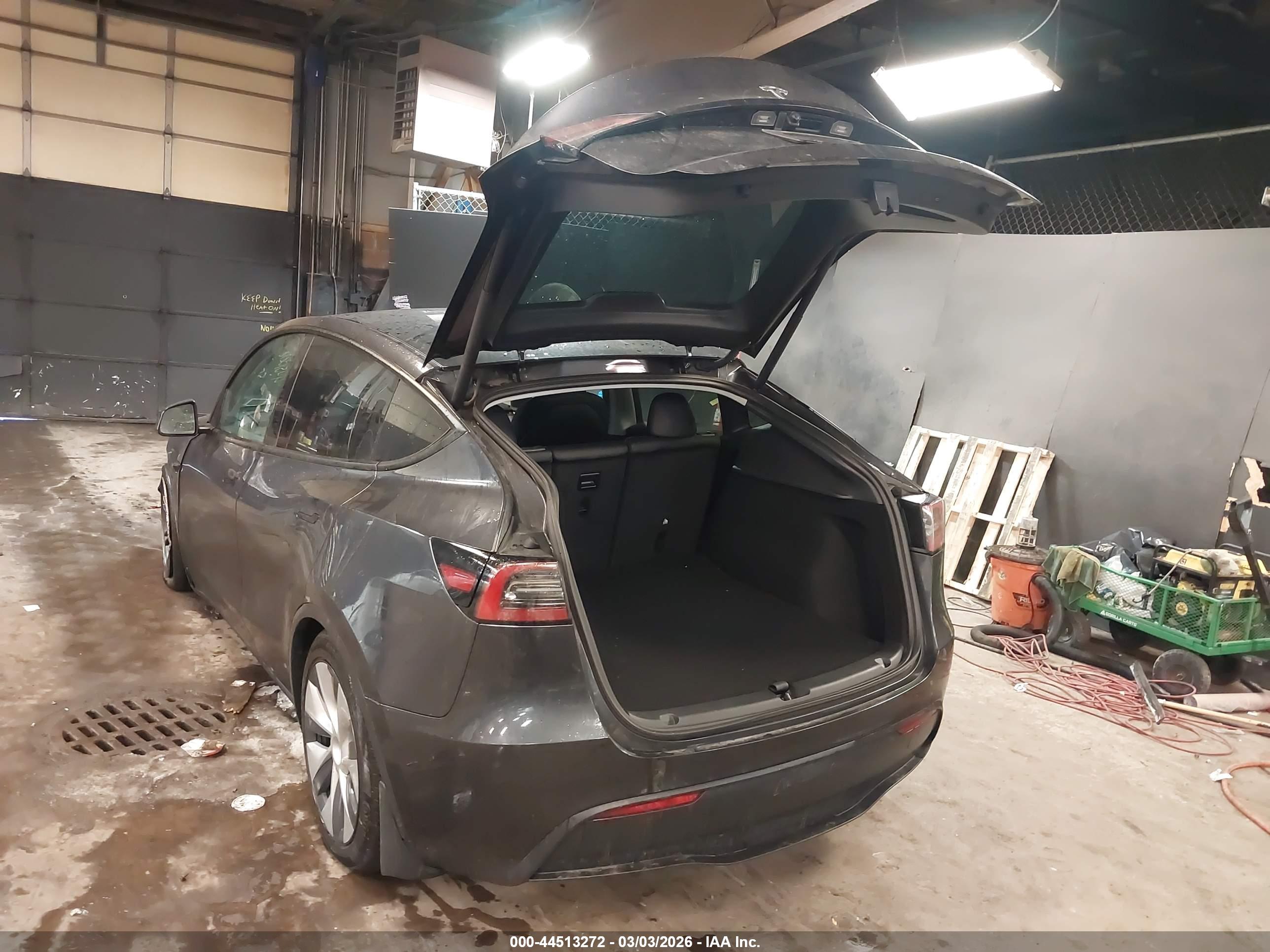 TESLA MODEL image 3
