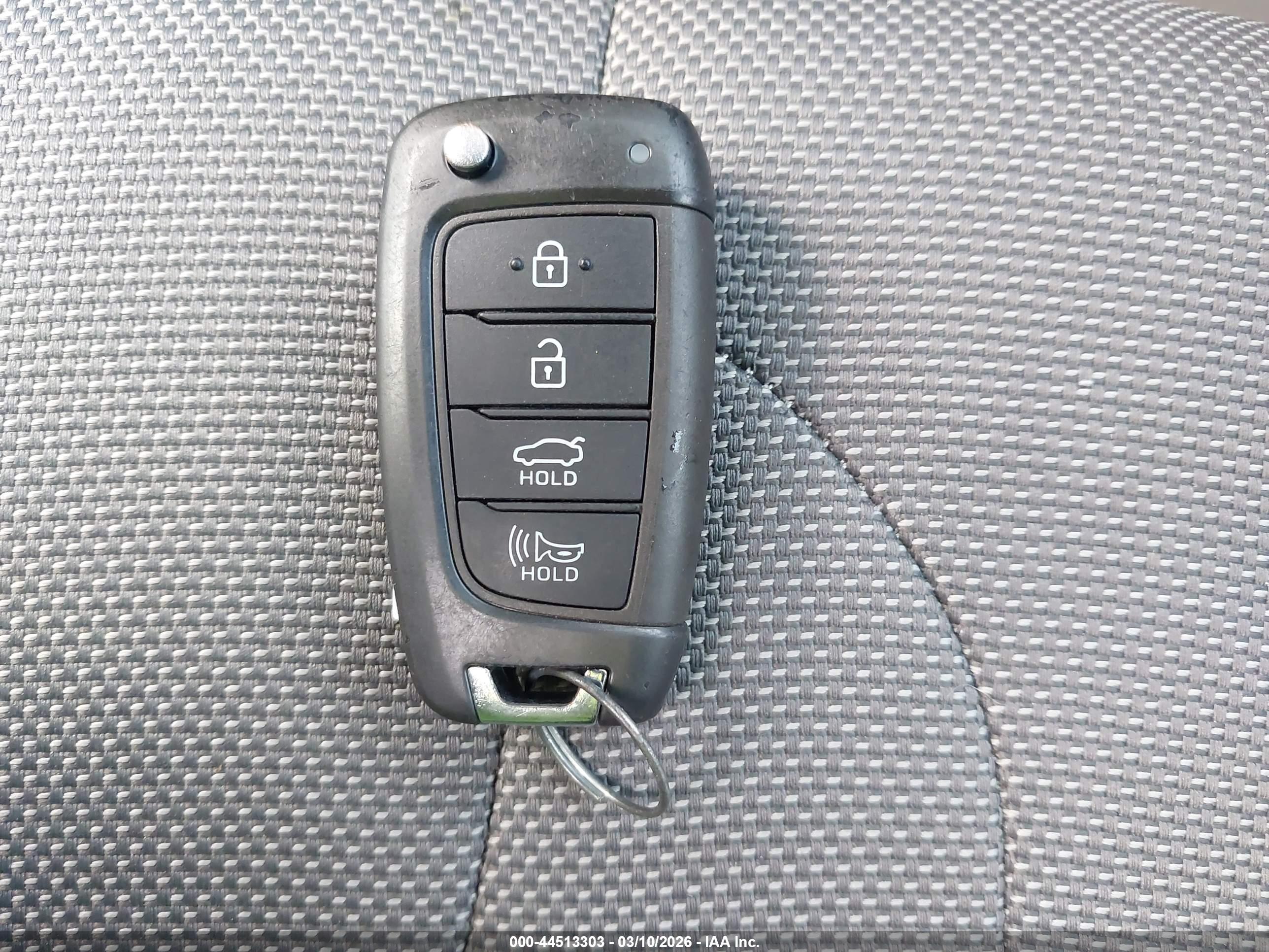 HYUNDAI ELANTRA image 11