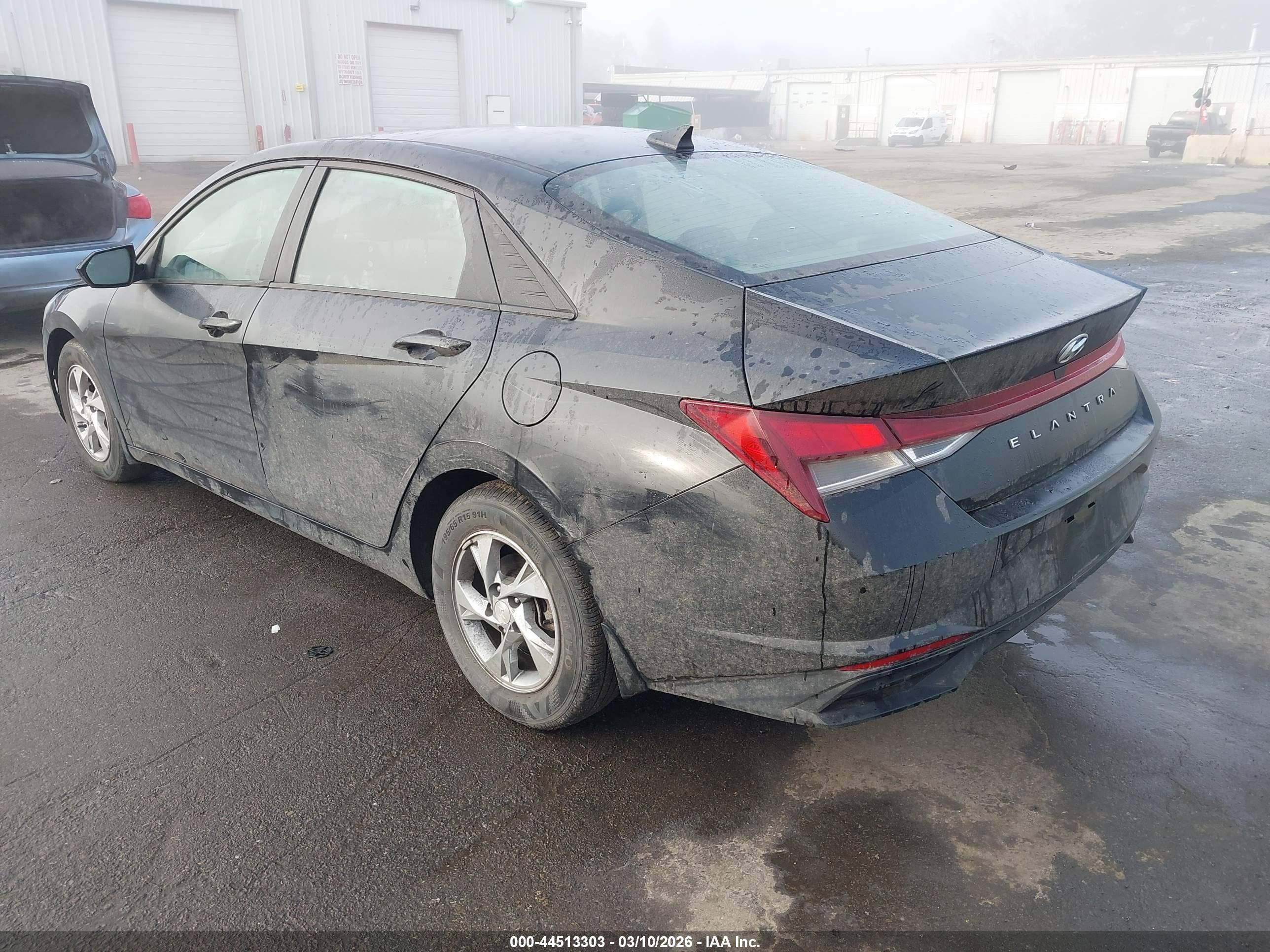 HYUNDAI ELANTRA image 3