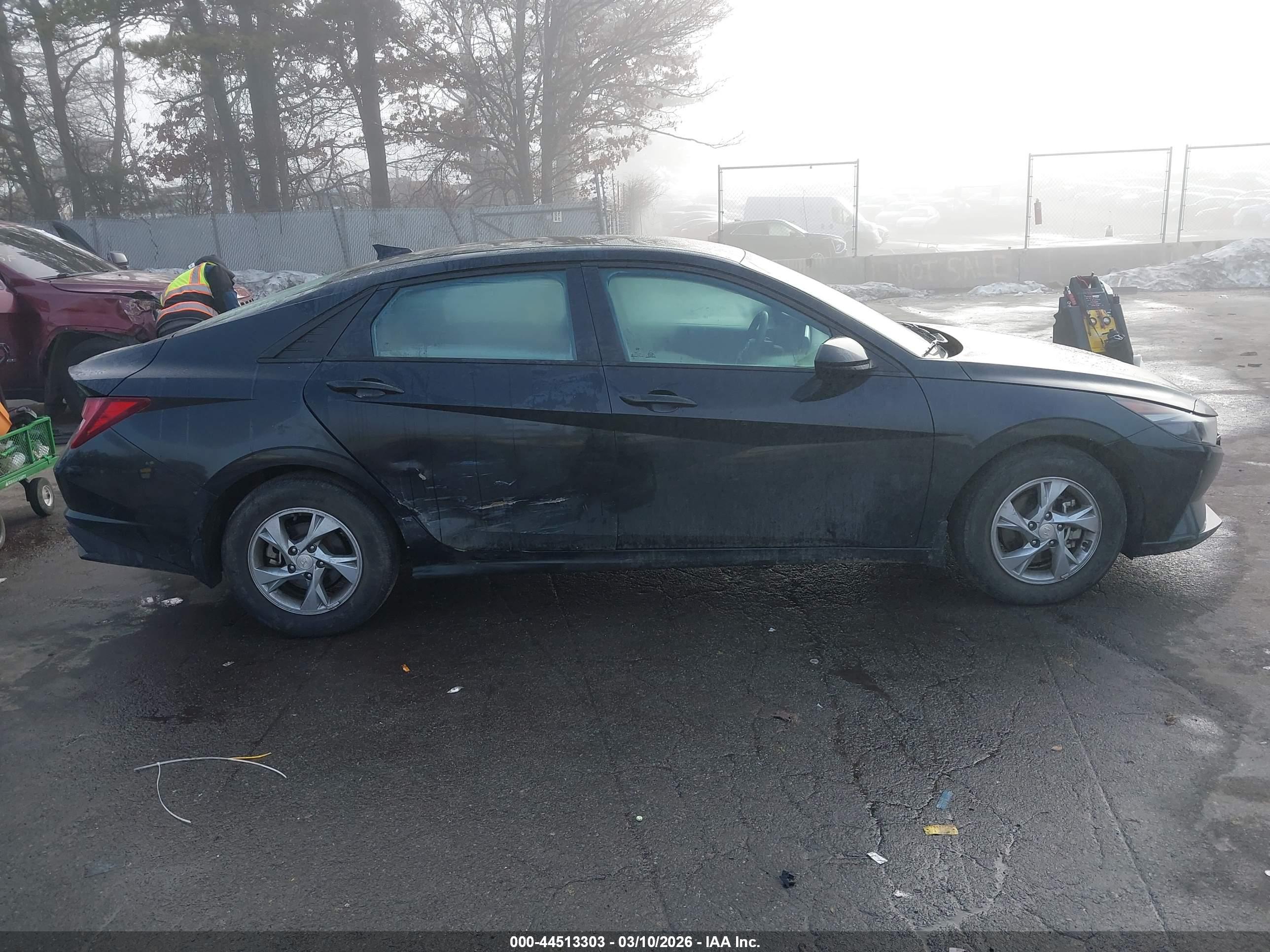 HYUNDAI ELANTRA image 6