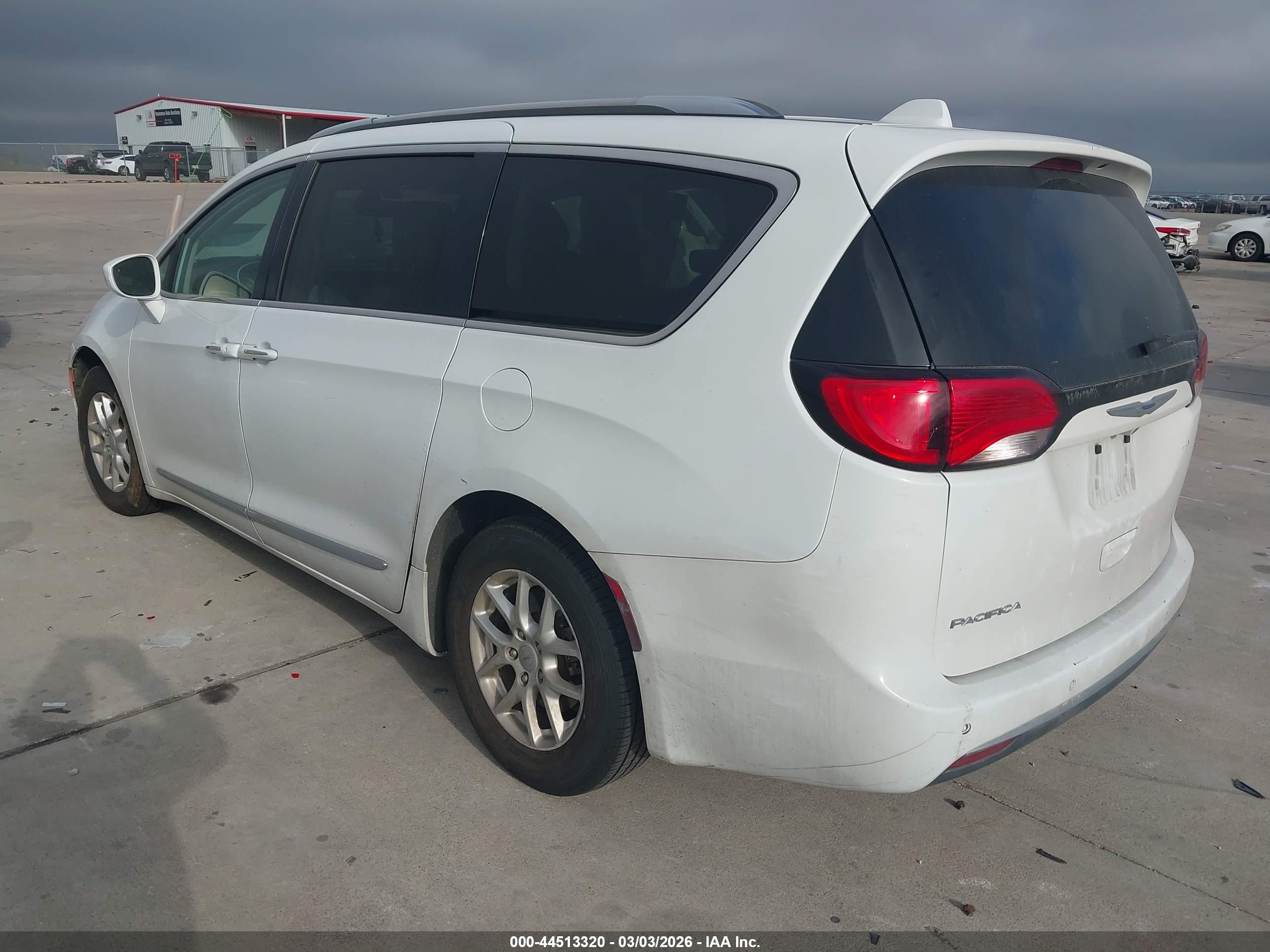 CHRYSLER PACIFICA image 3