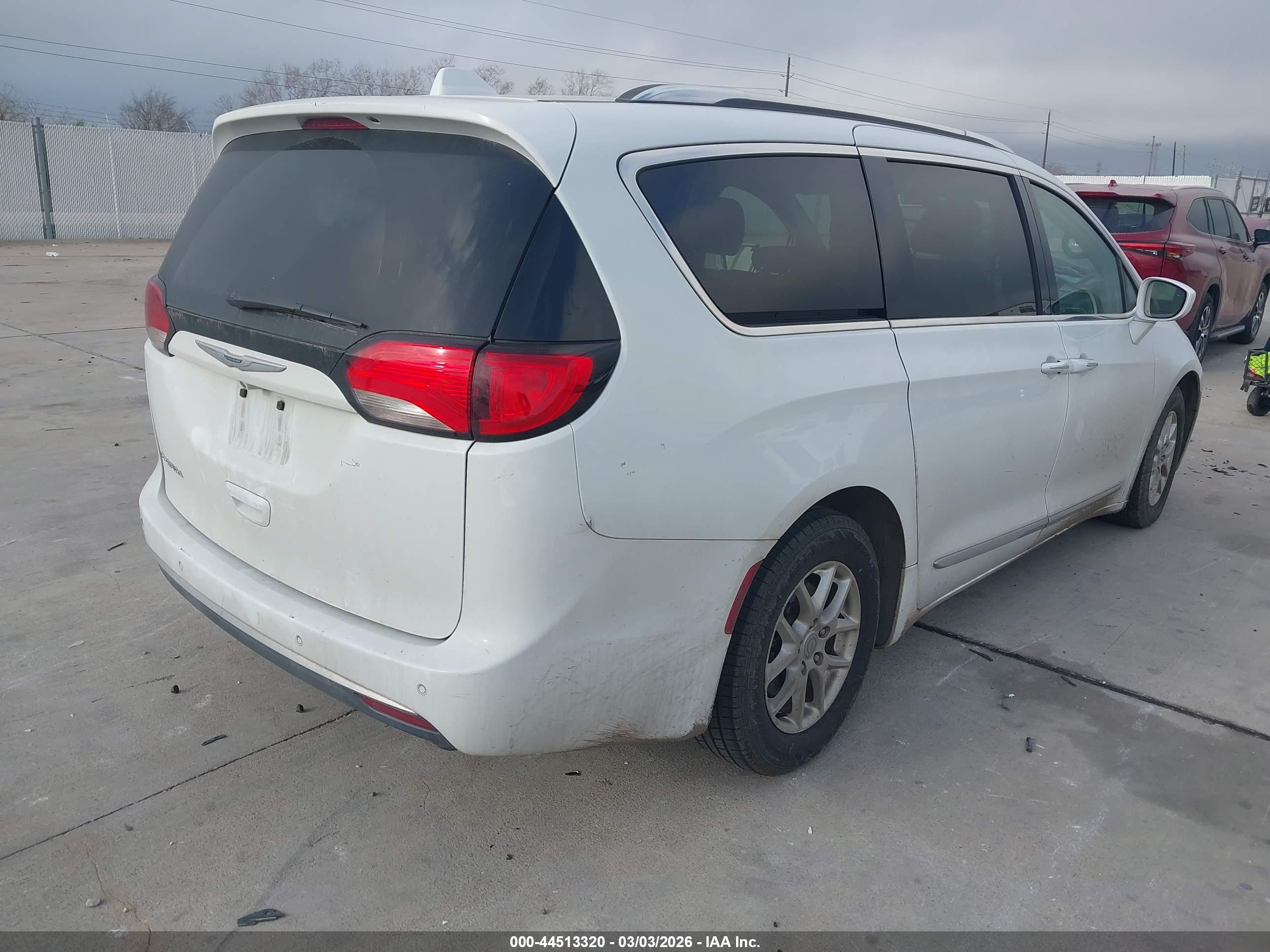 CHRYSLER PACIFICA image 4