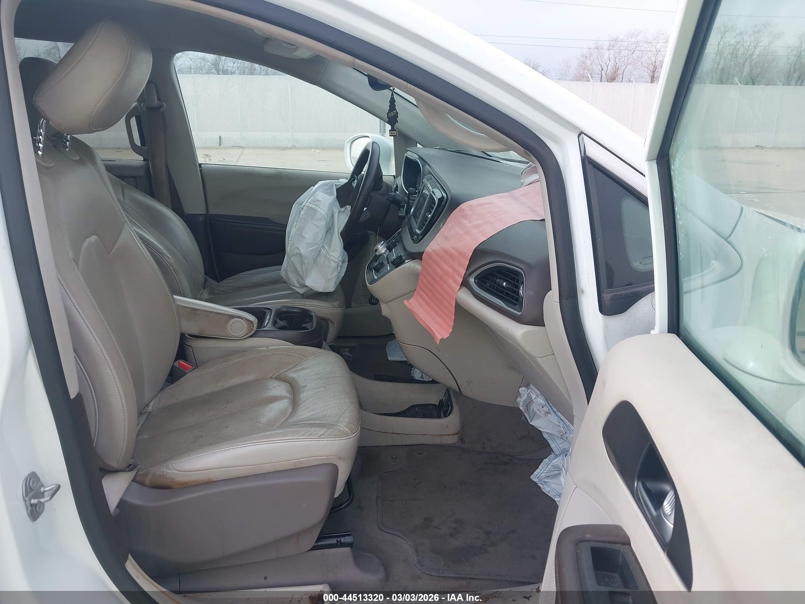CHRYSLER PACIFICA image 5