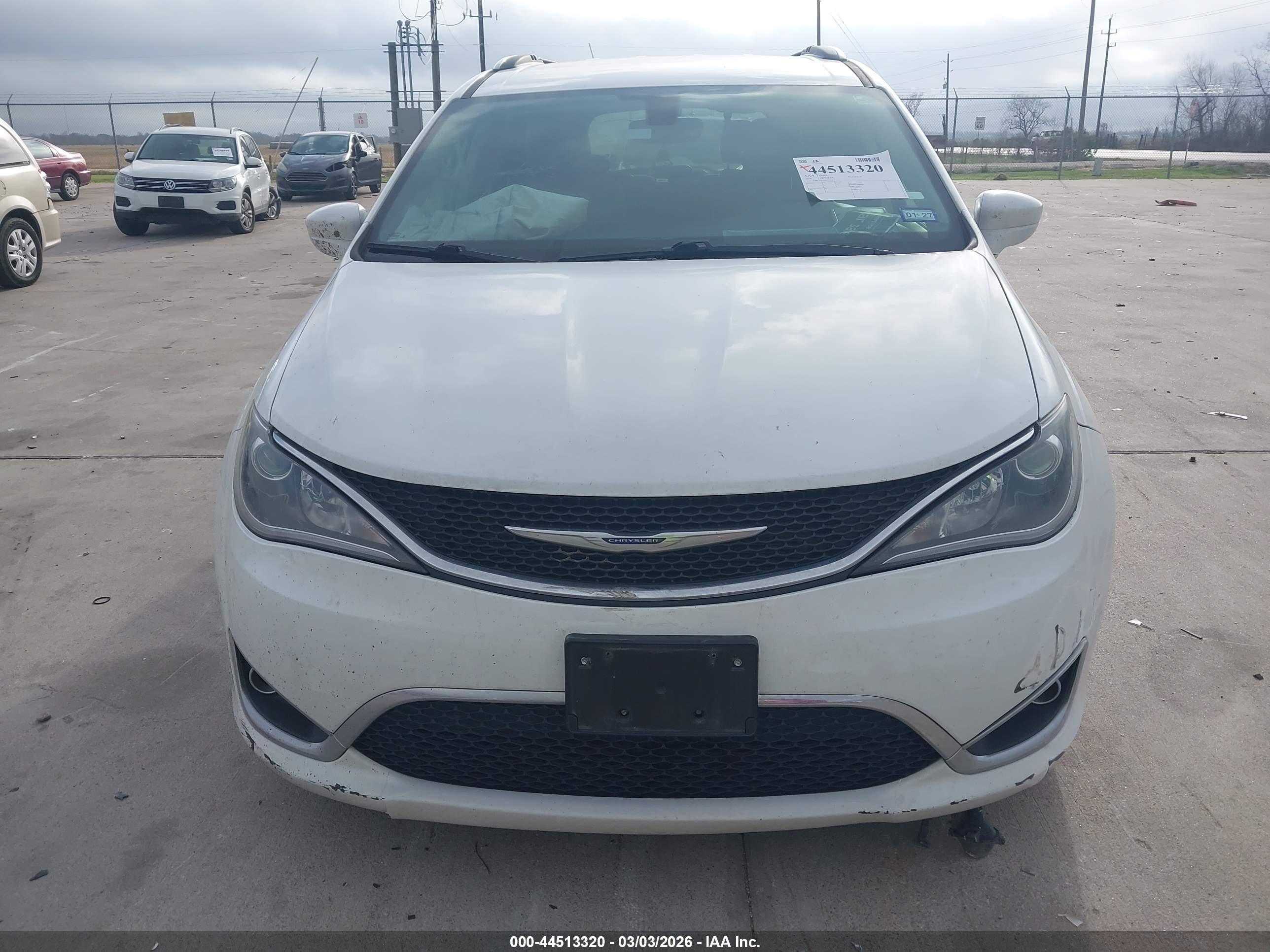 CHRYSLER PACIFICA image 6