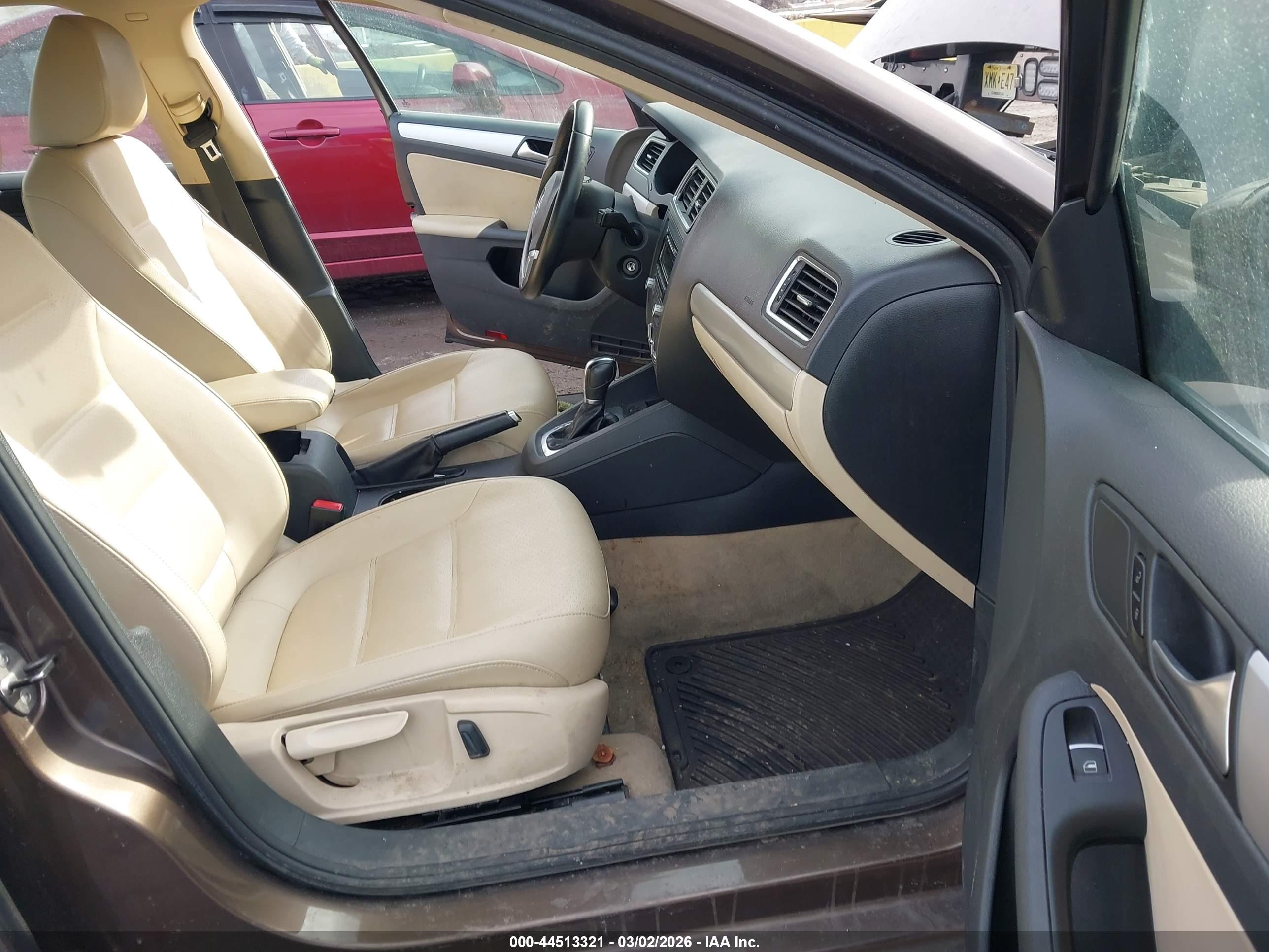 VOLKSWAGEN JETTA image 5