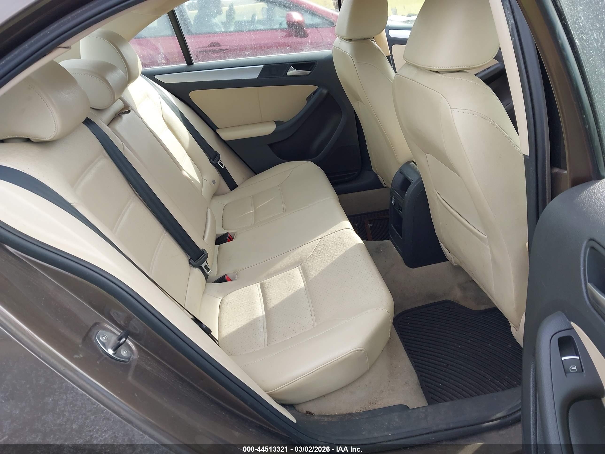 VOLKSWAGEN JETTA image 8