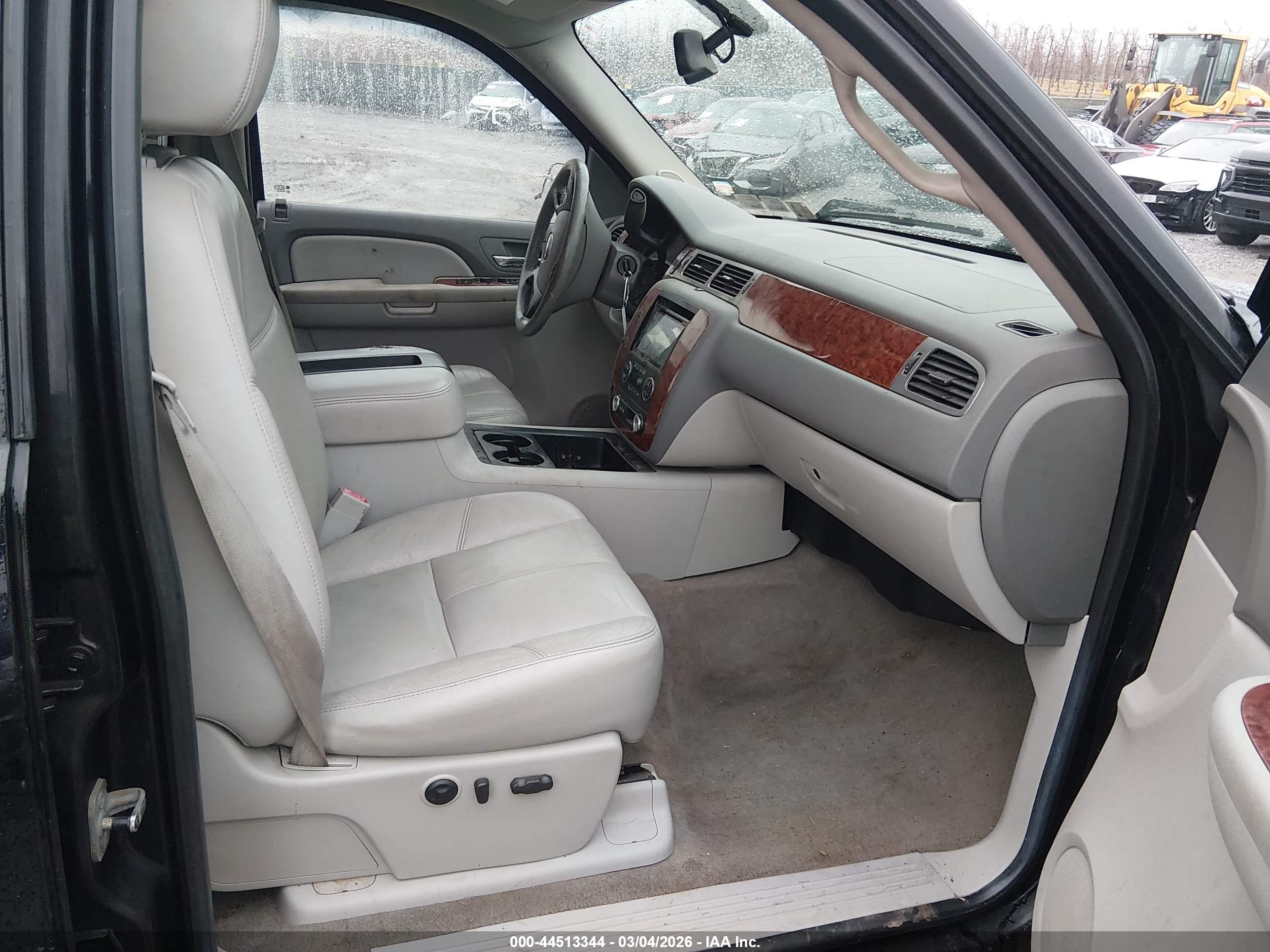 CHEVROLET SILVERADO image 5
