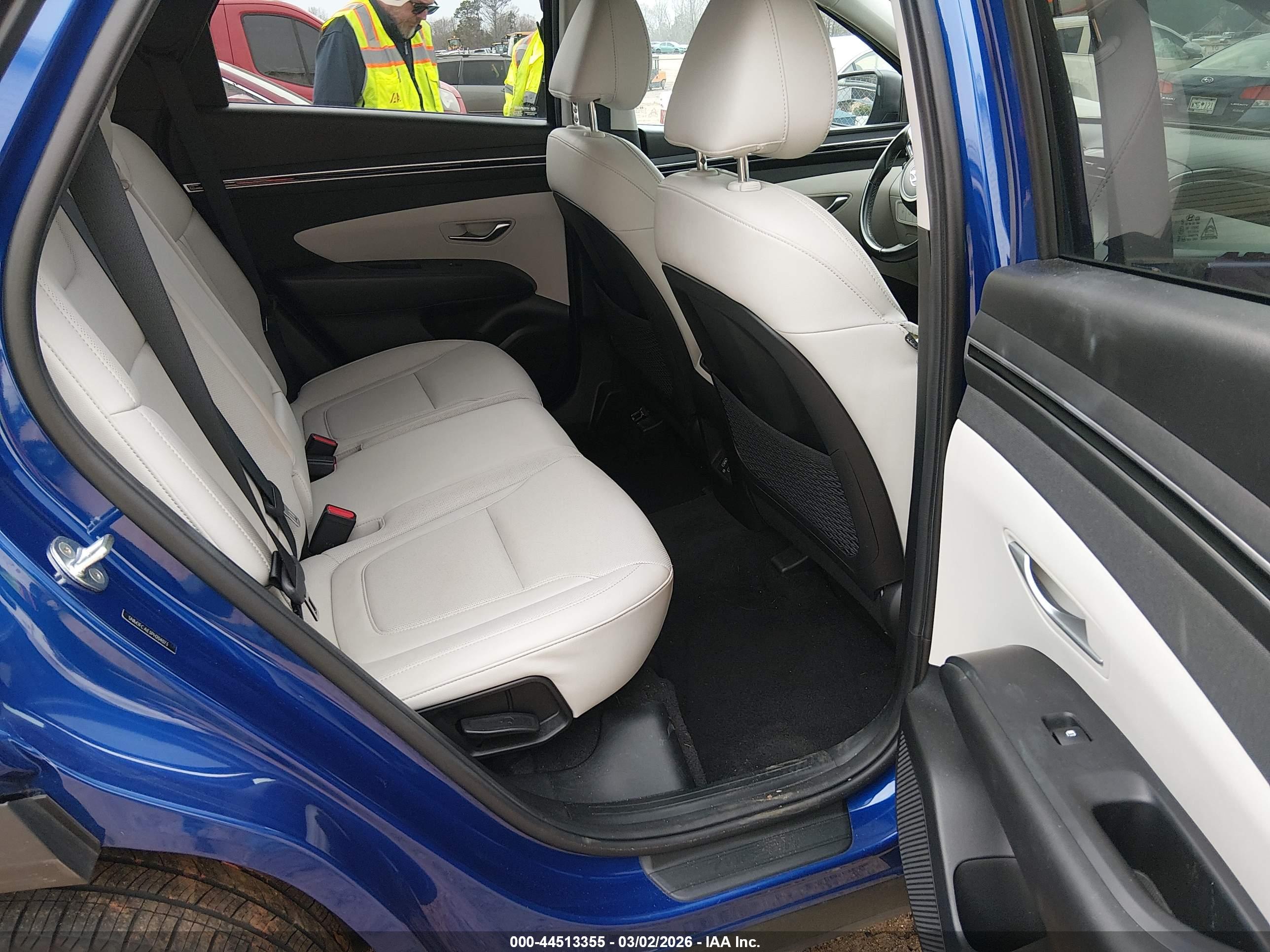 HYUNDAI TUCSON image 8