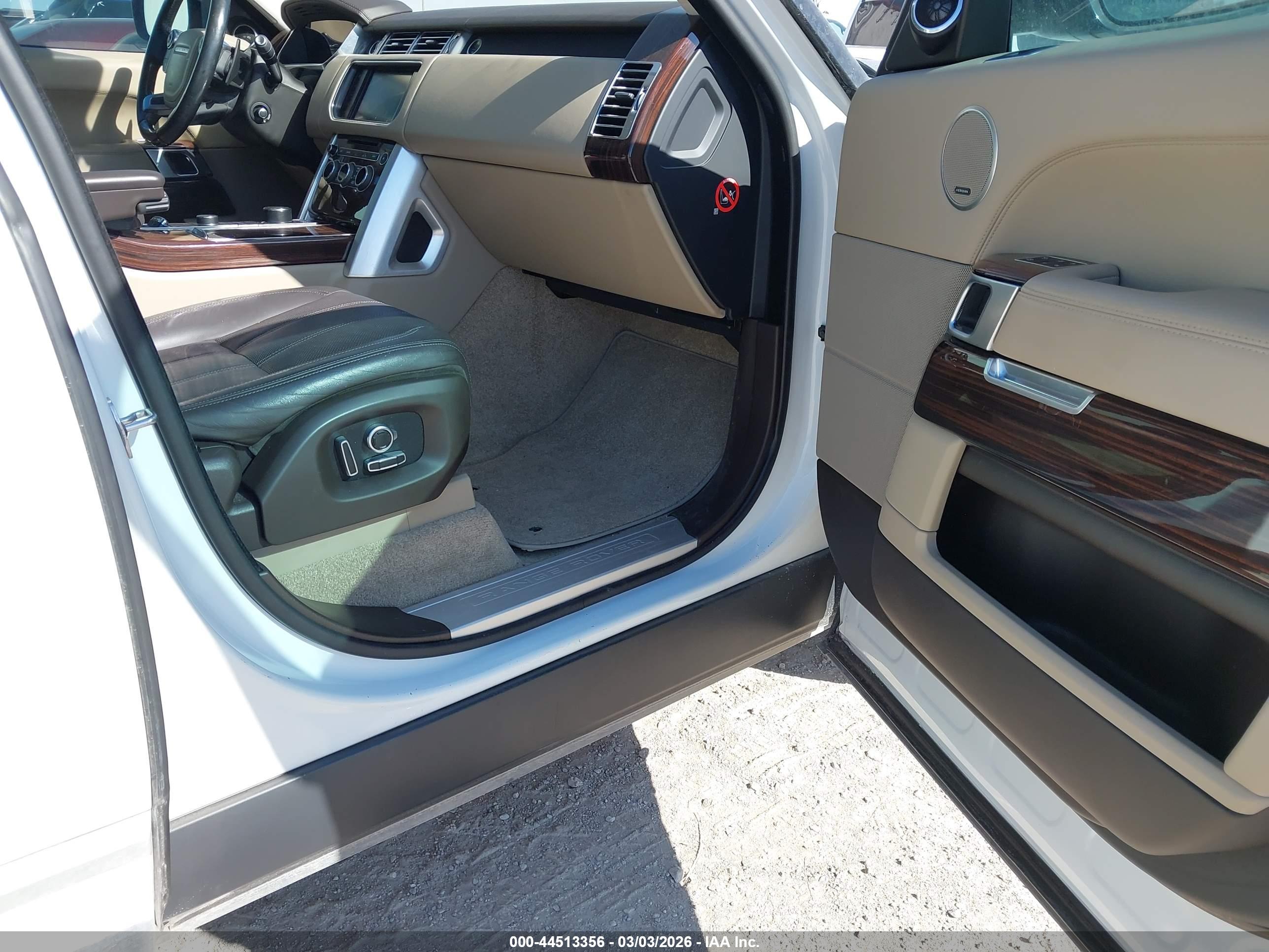 LAND ROVER image 5