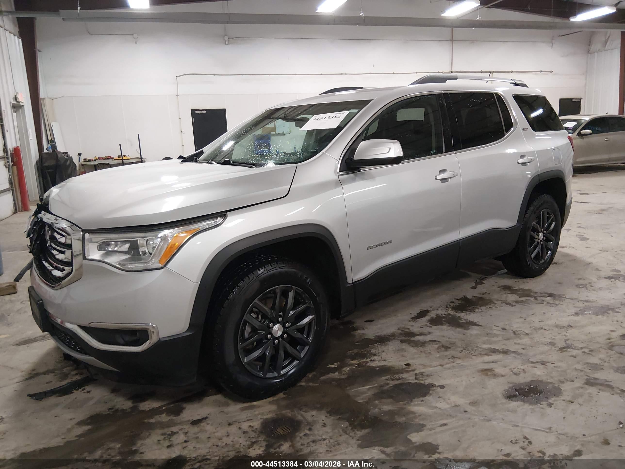 GMC ACADIA image 2