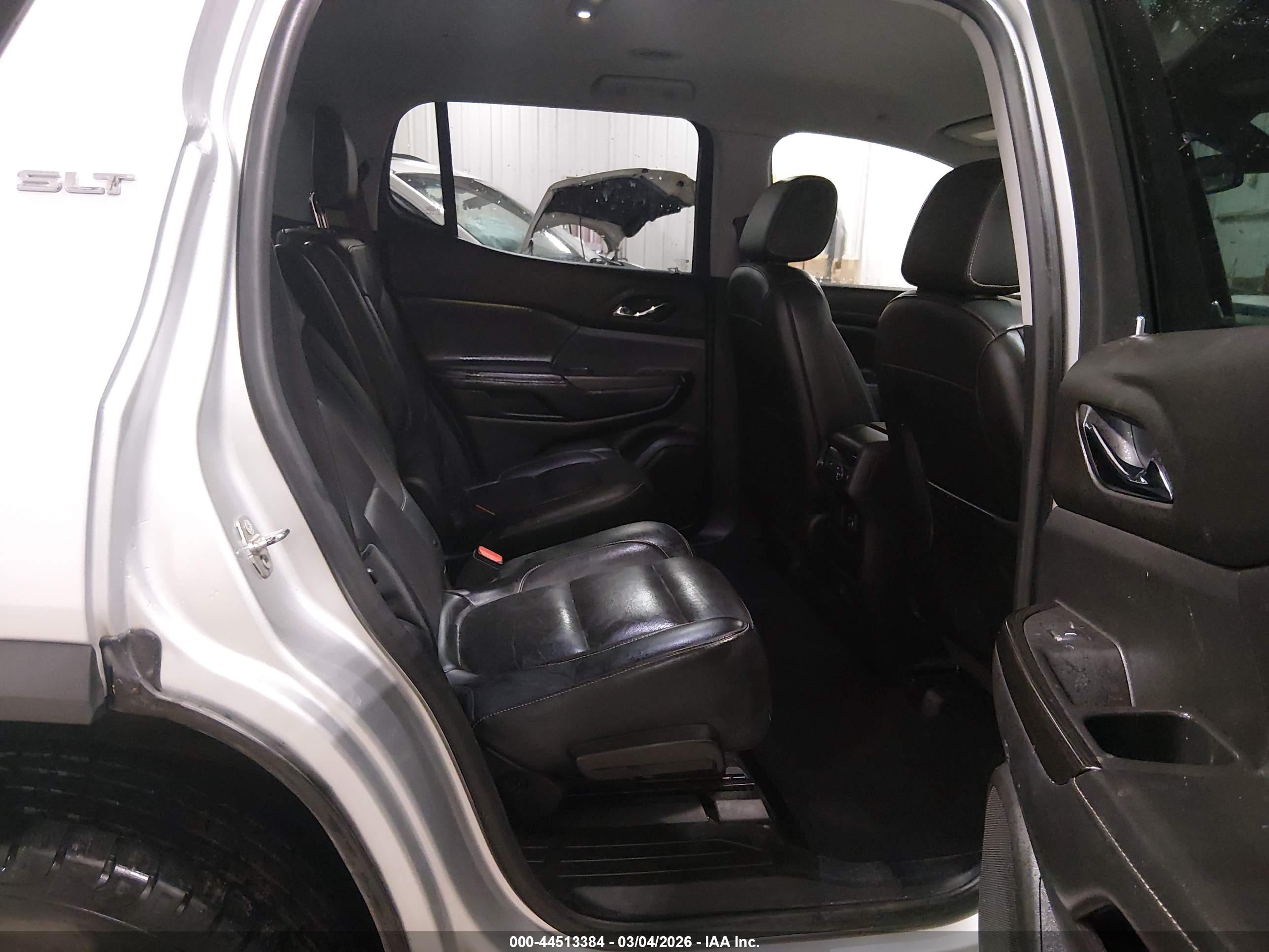 GMC ACADIA image 8