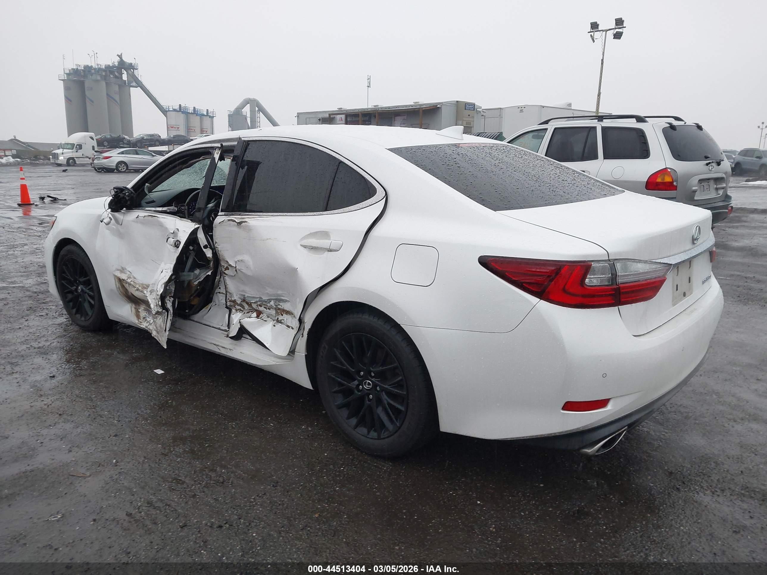 LEXUS ES image 3