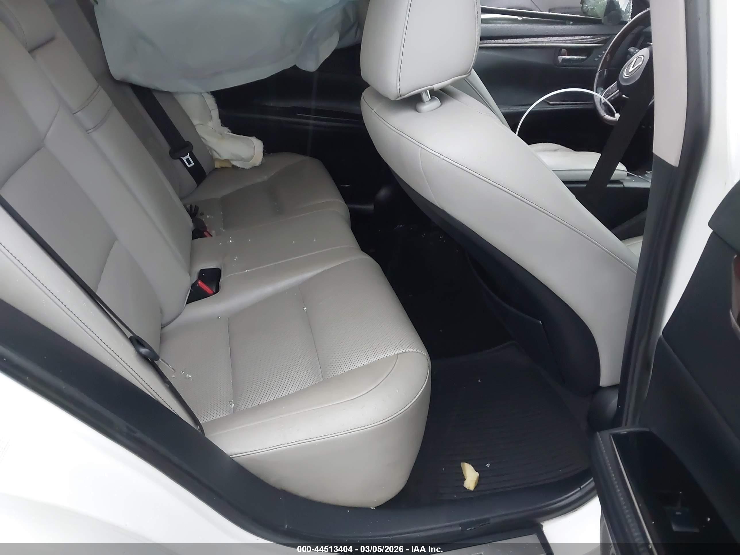 LEXUS ES image 8