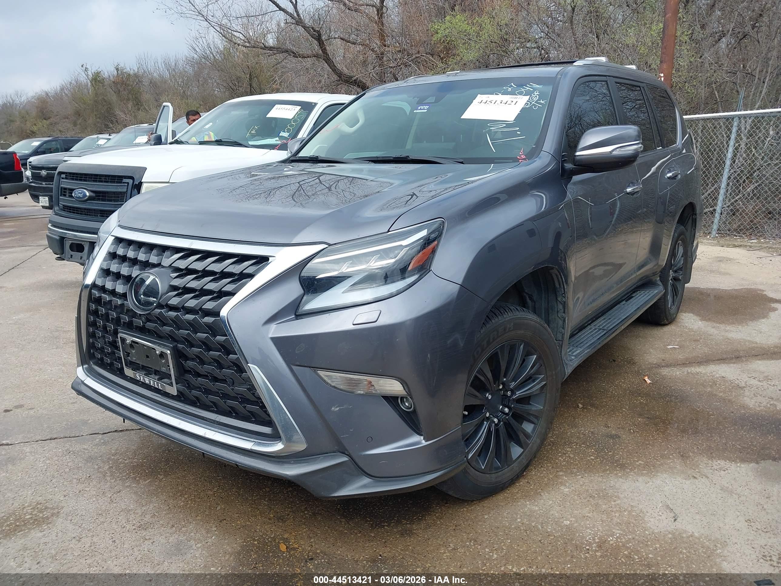 LEXUS GX image 2