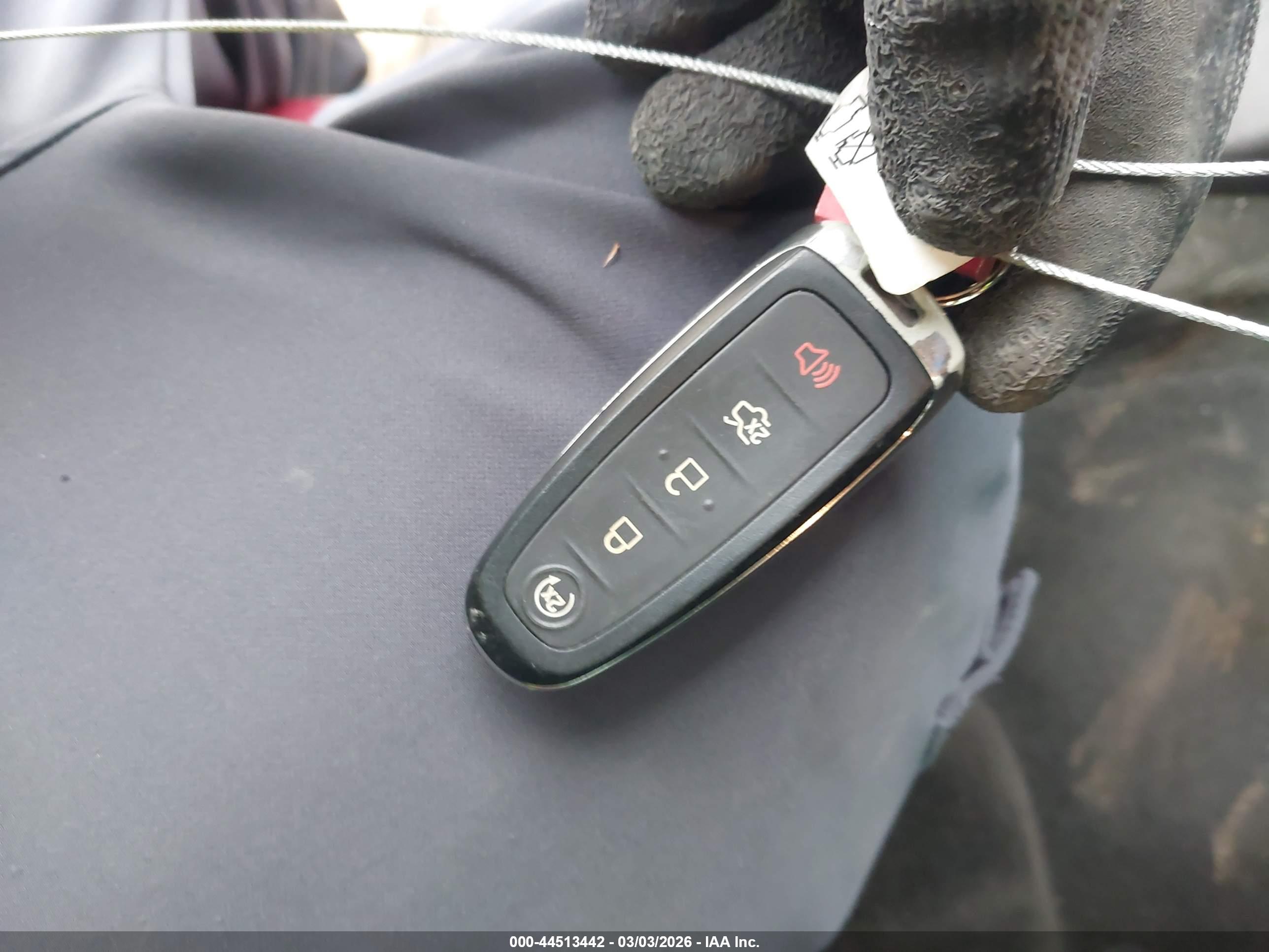 FORD TAURUS image 11